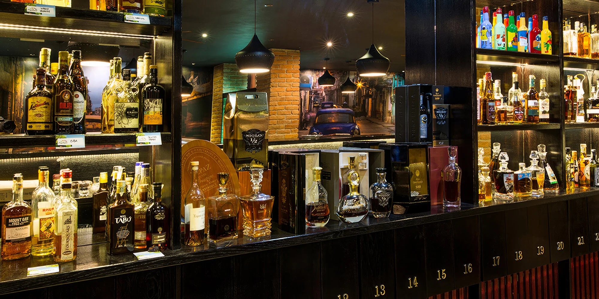 Degustace špičkových rumů ve VIP salonku restaurace Havana pro 2 osoby