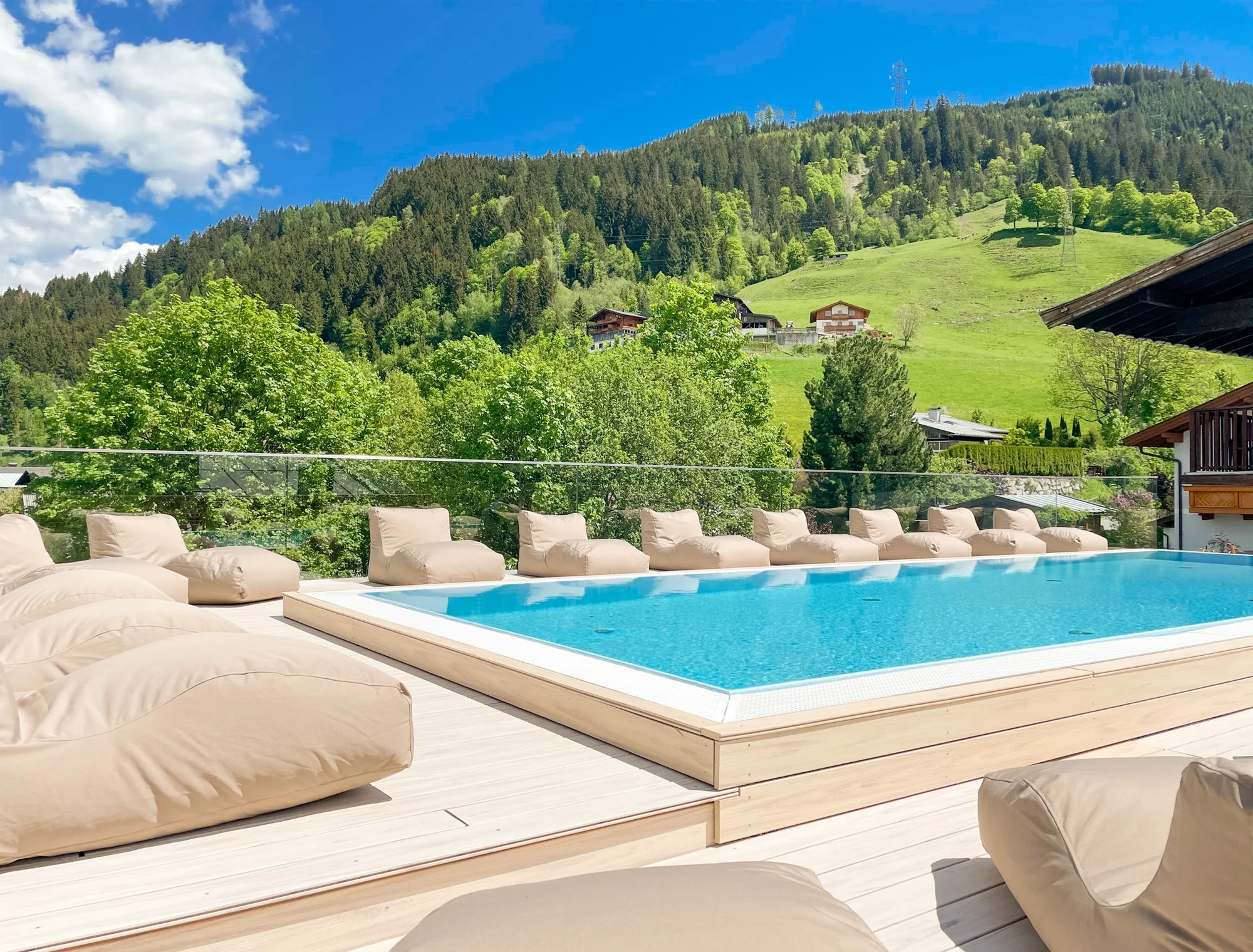Pobyt ve 4* hotelu v rakouském Kaprunu: polopenze, wellness, venkovní i vnitřní bazén, v létě karta výhod