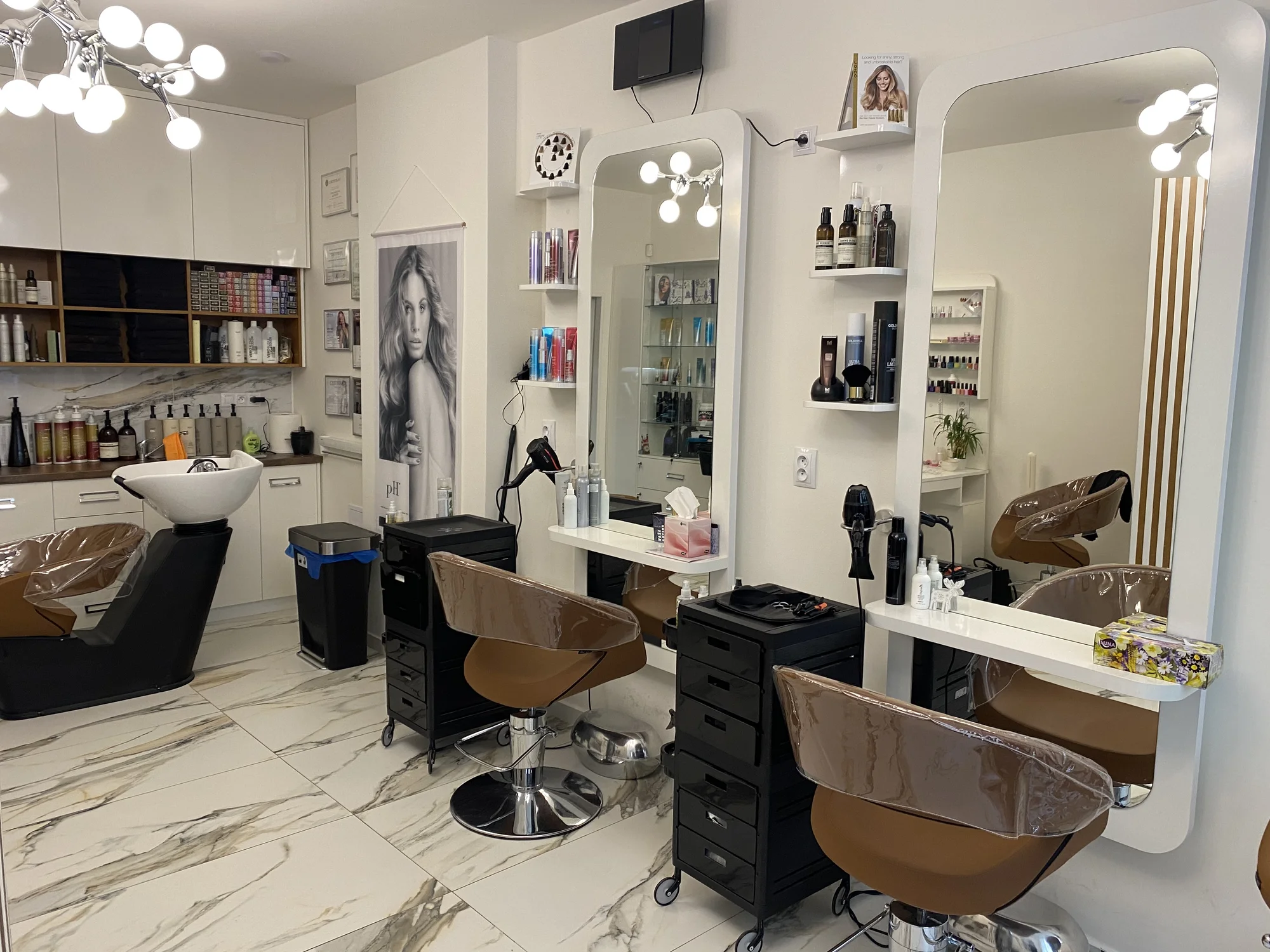 Dámský střih, melír, balayage i barvení přírodní barvou v salonu na Vinohradech