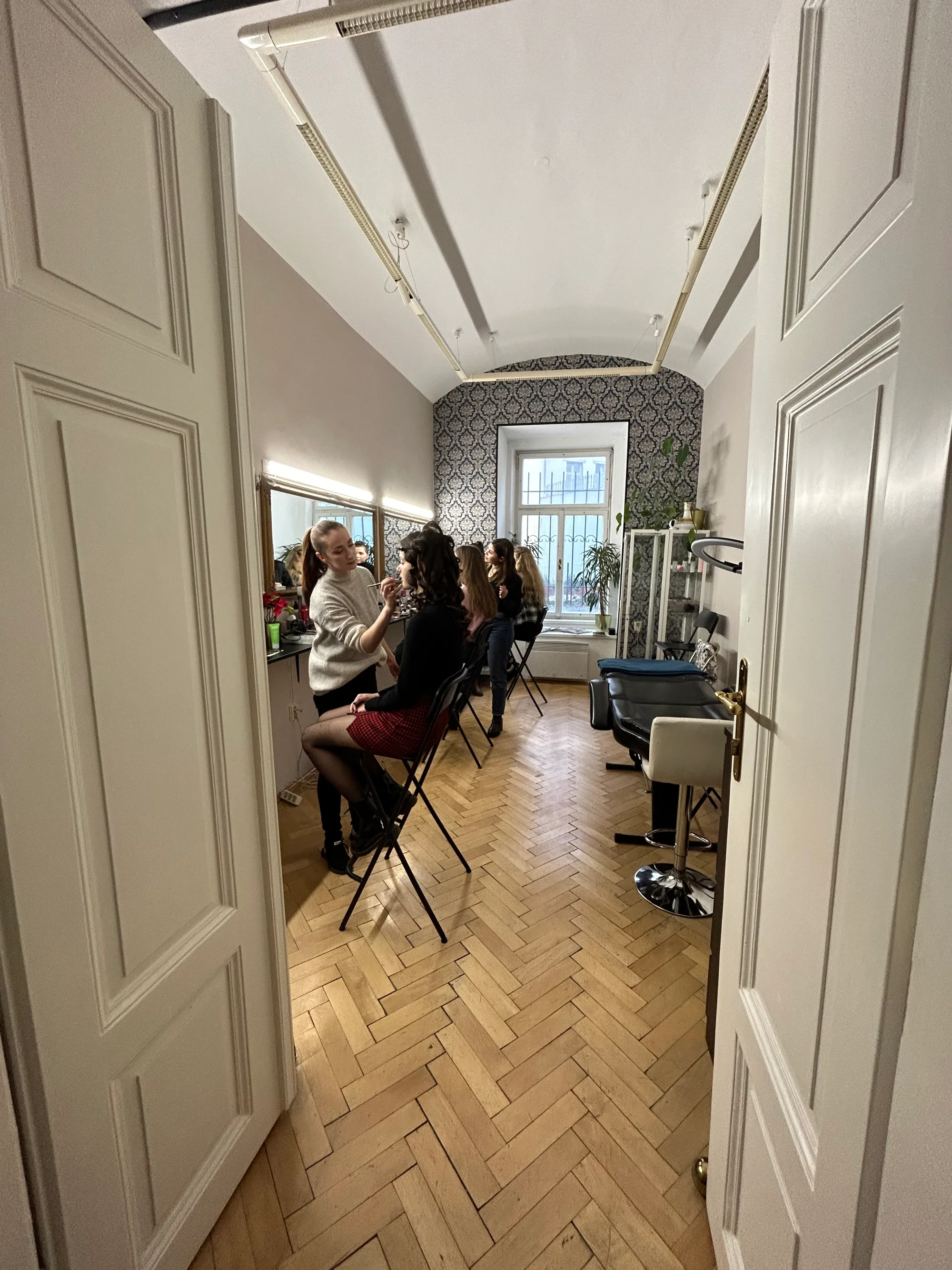 Udělejte něco pro sebe: večerní líčení i styling účesu pro 1 nebo 2 osoby