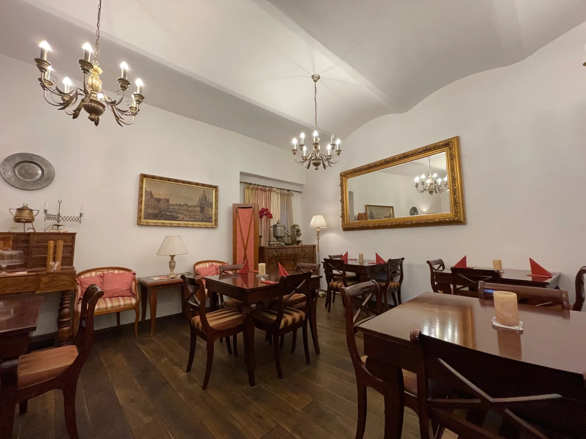 Pobyt v luxusním historickém hotelu na náměstí ve Štramberku: polopenze a vyhlášené Lašské lázně