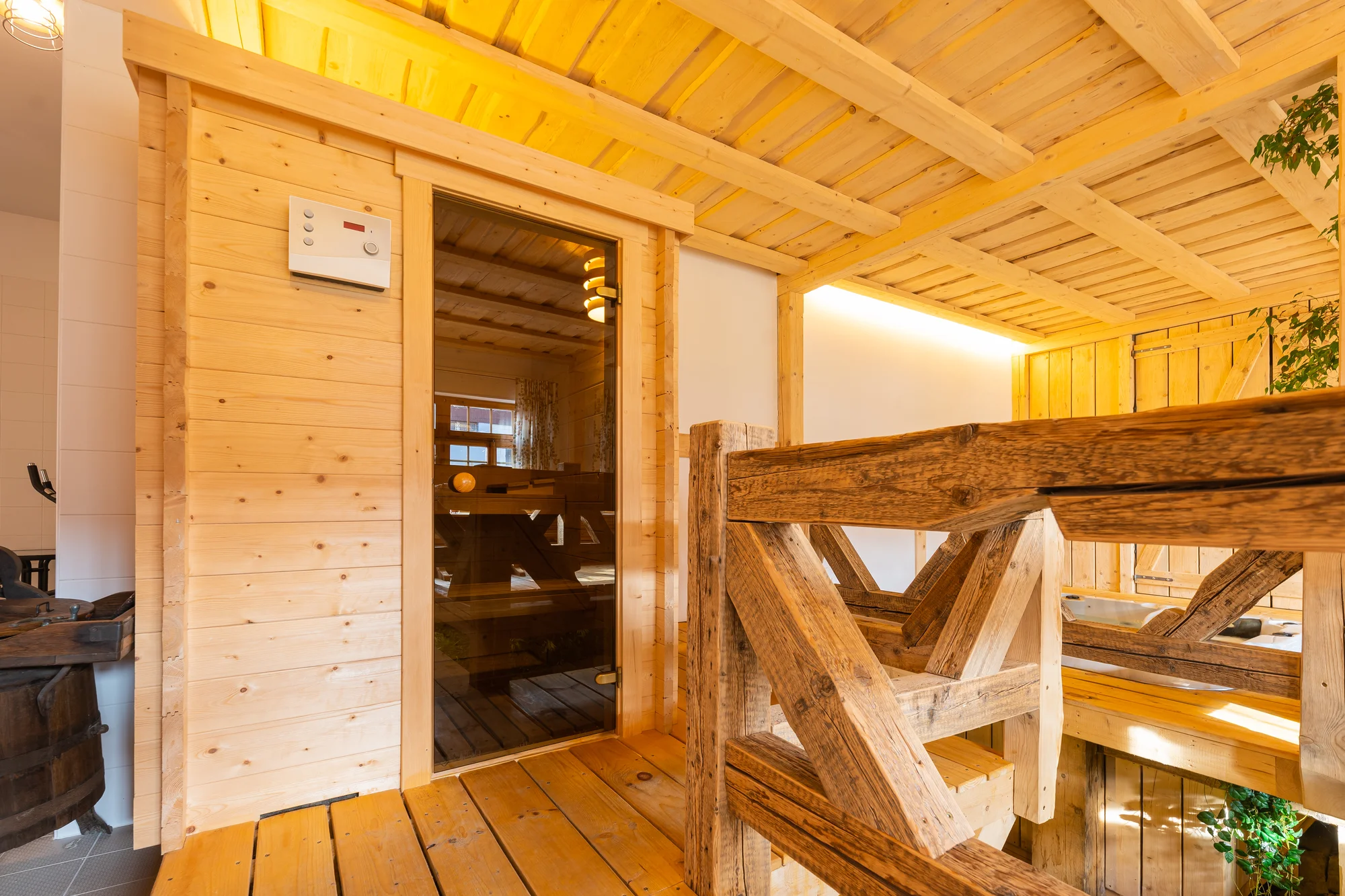 Dopřejte si relax: 120 min. privátního wellness s lahví sektu pro dva