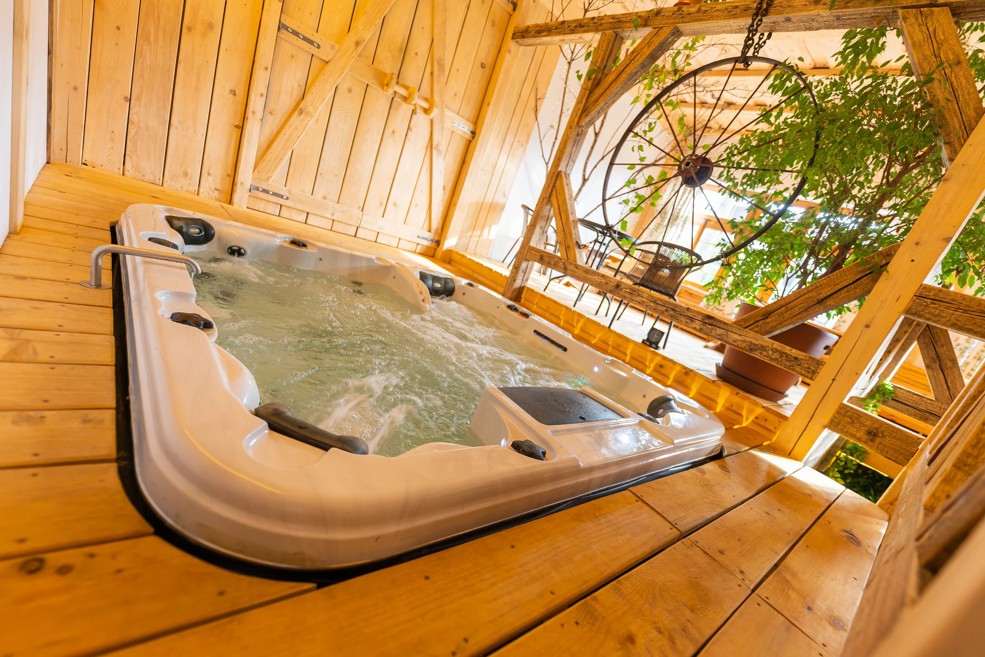 Dopřejte si relax: 120 min. privátního wellness s lahví sektu pro dva
