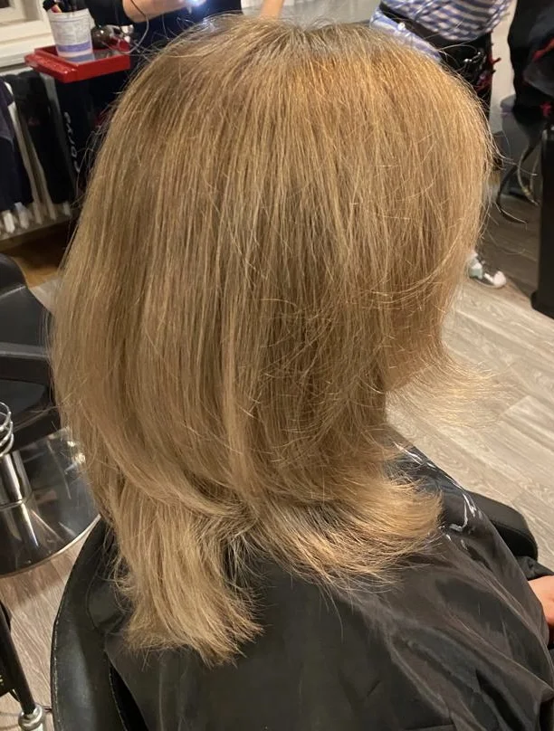 Dámský střih, melír, balayage i barvení přírodní barvou v salonu na Vinohradech