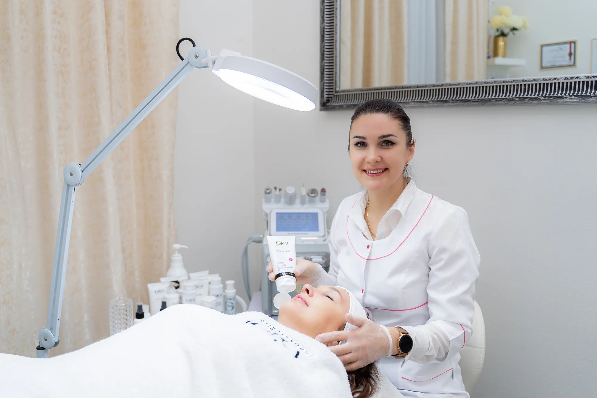 Mikrojehličkování obličeje, krku, dekoltu či pokožky hlavy