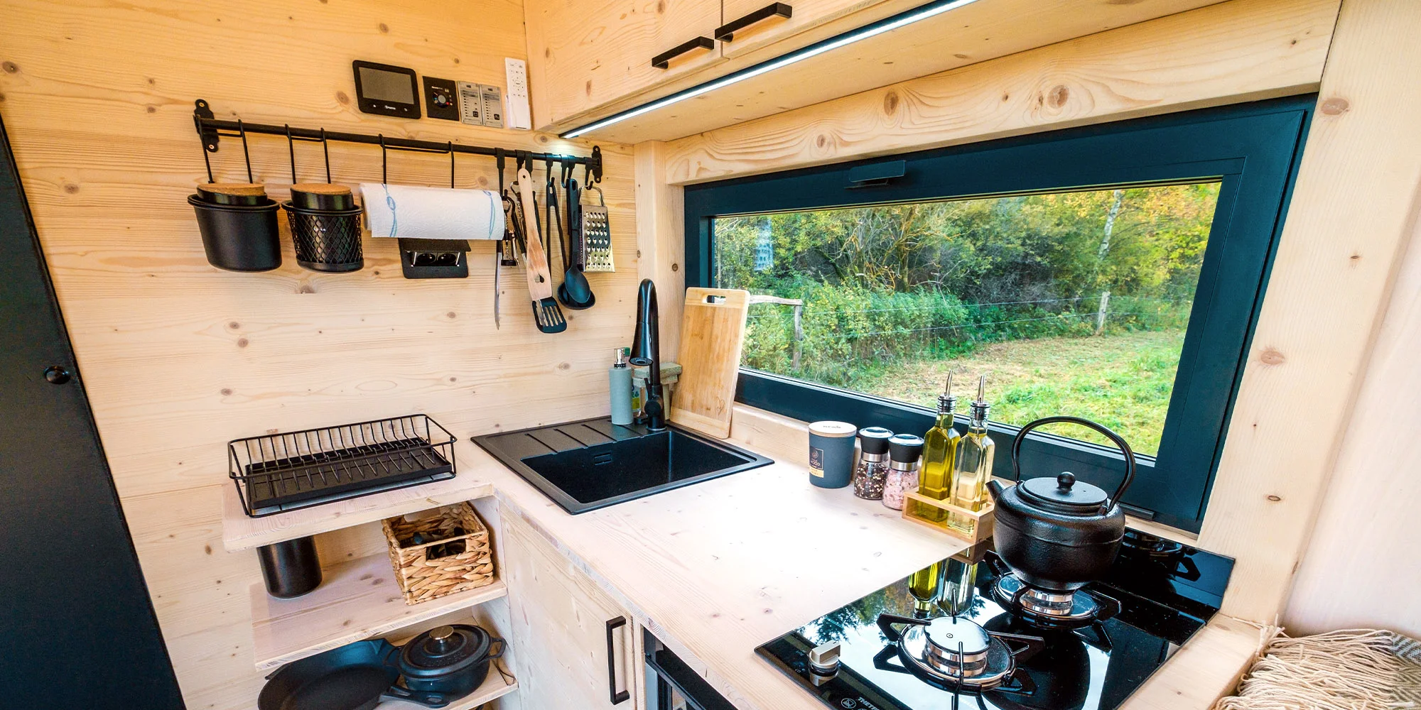 Glamping blízko Lipna: tiny house až pro 4 os. s venkovní saunou, ochlazovací kádí a grilem