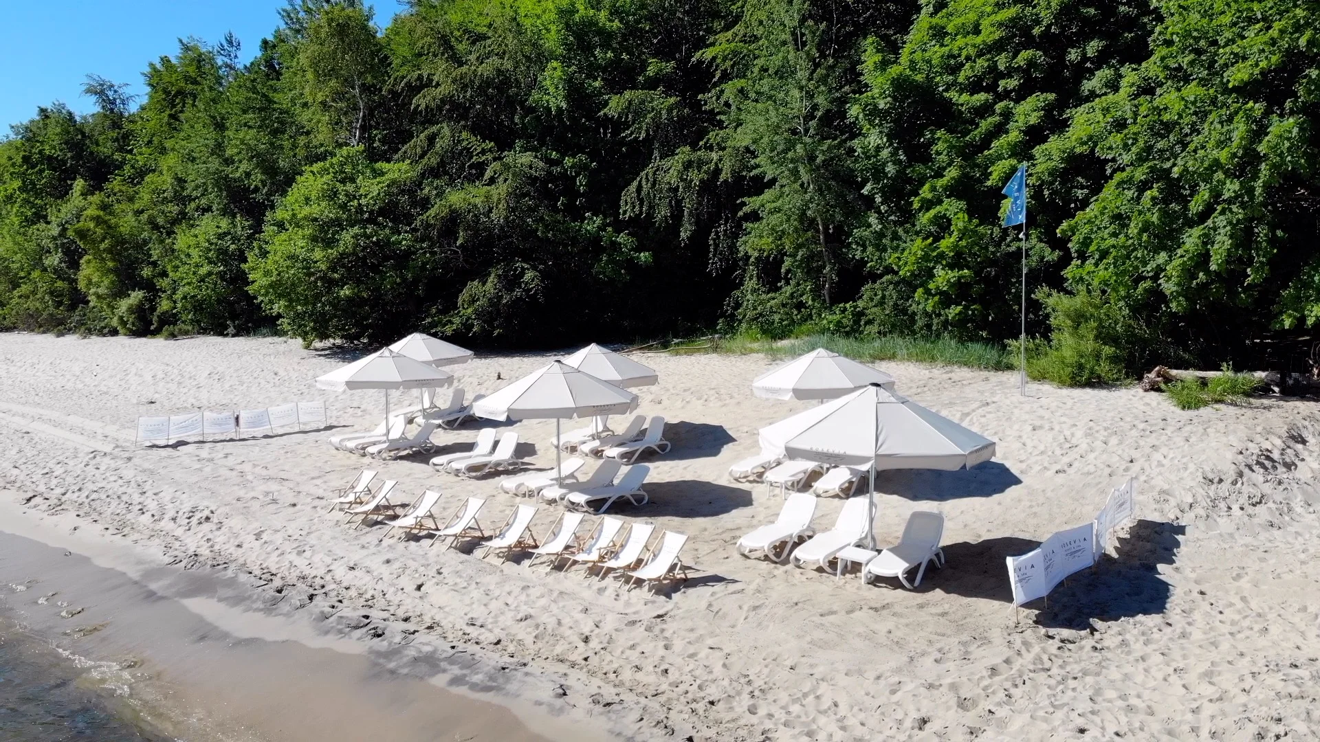 Resort u Baltu: polopenze, vlastní přístup k pláži, neomezený vstup do sauny, půjčení kol i animace