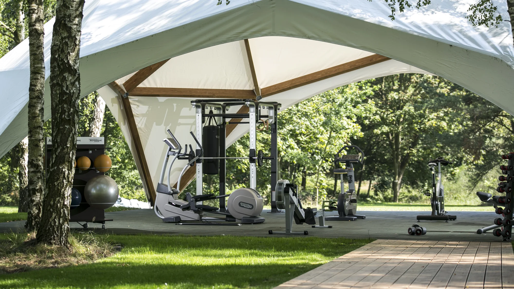 Resort u Baltu: polopenze, vlastní přístup k pláži, neomezený vstup do sauny, půjčení kol i animace