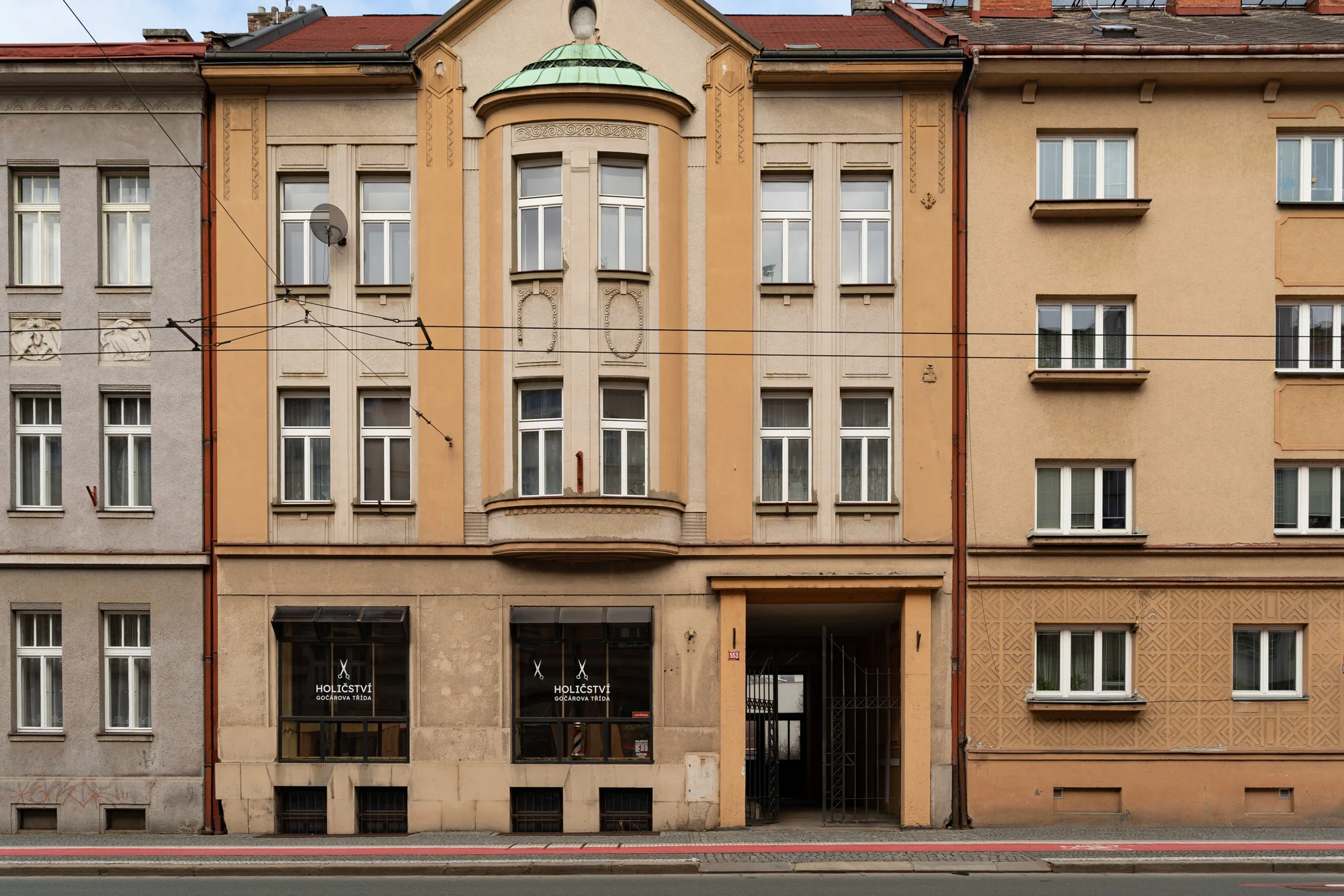 Indická masáž hlavy nebo uvolňující masáž obličeje, maska na obličej a masáž plosek nohou