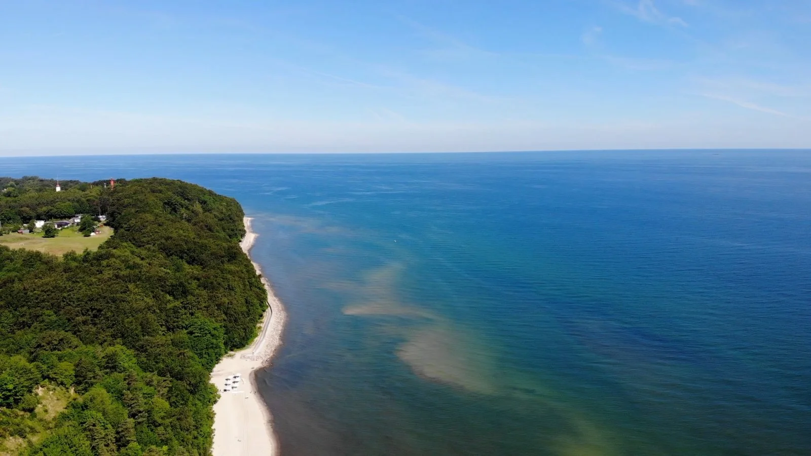 Resort u Baltu: polopenze, vlastní přístup k pláži, neomezený vstup do sauny, půjčení kol i animace