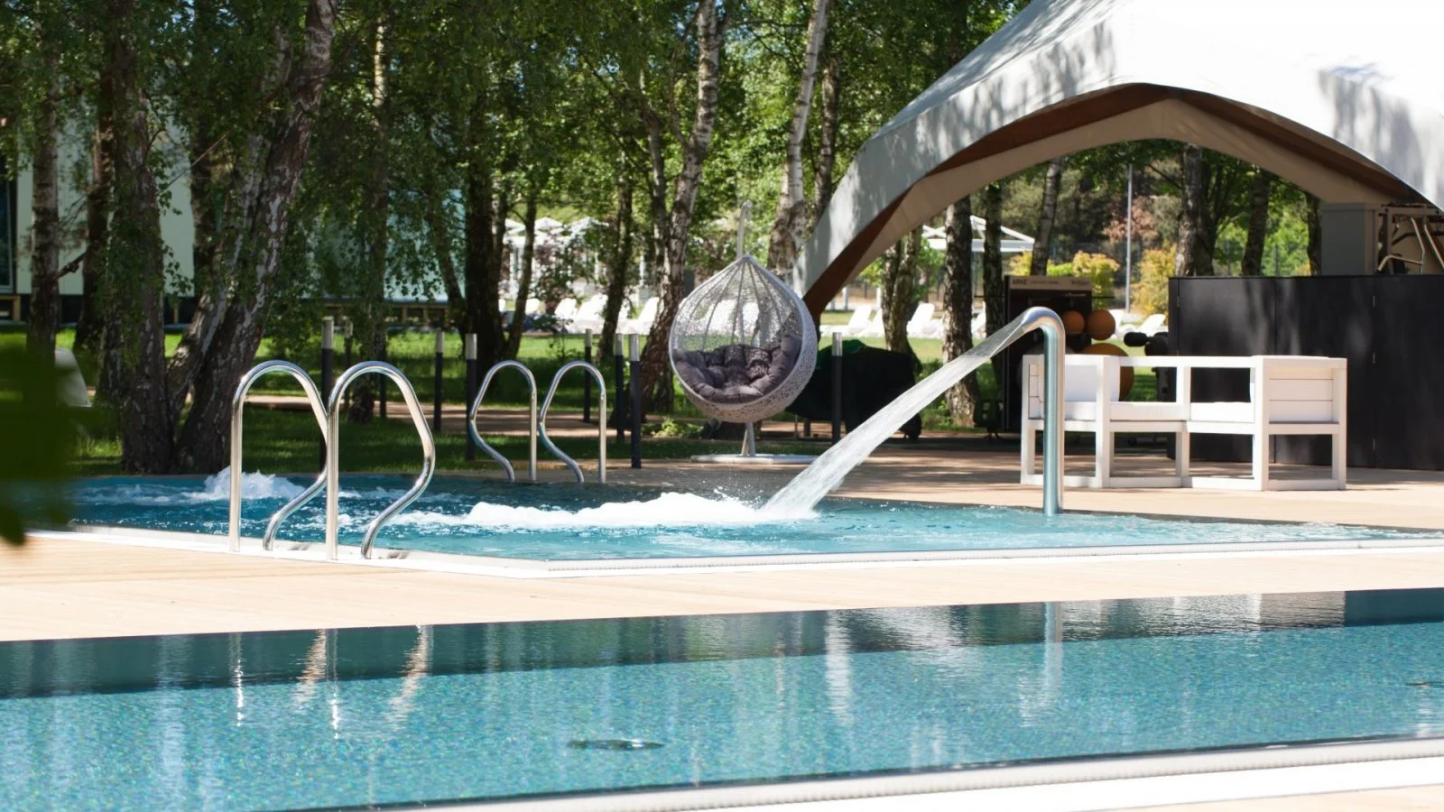 Resort u Baltu: polopenze, vlastní přístup k pláži, neomezený vstup do sauny, půjčení kol i animace