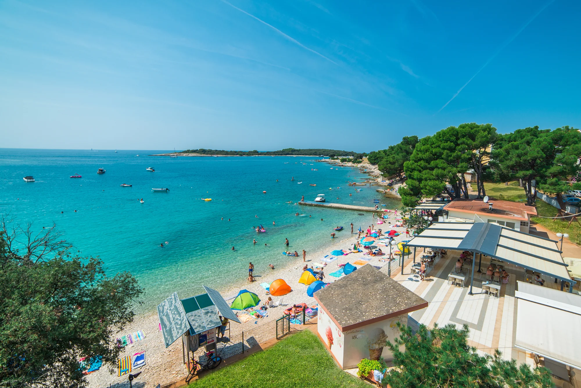 Plážový resort v chorvatské Pule: moderní mobilní domek s terasou až pro 6 osob