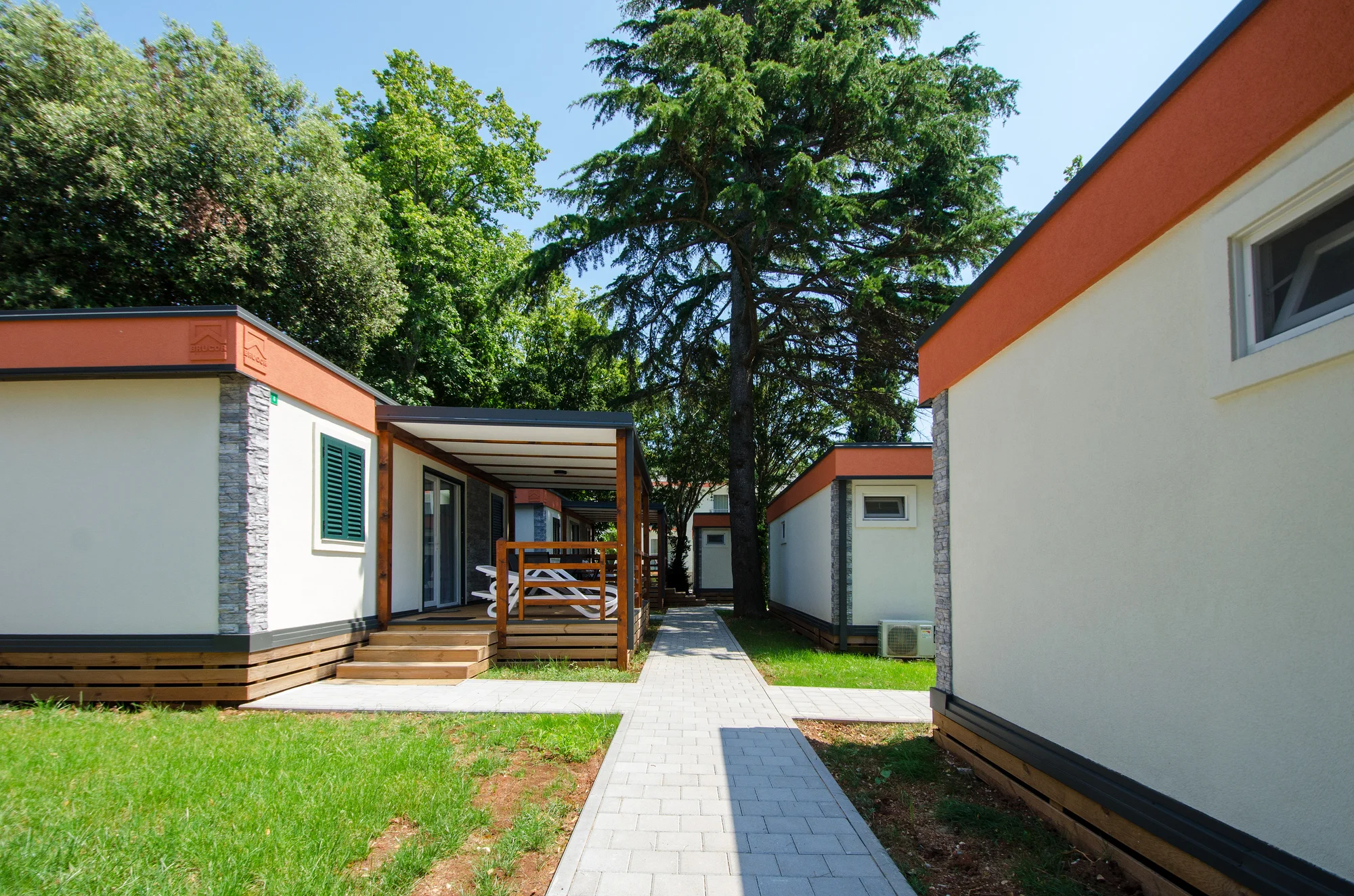 Plážový resort v chorvatské Pule: moderní mobilní domek s terasou až pro 6 osob