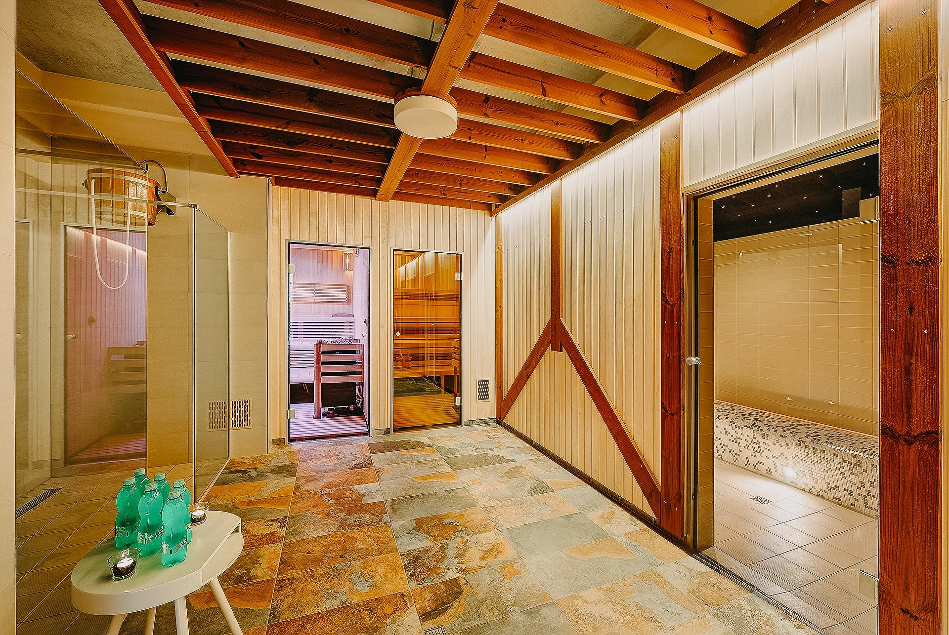 Pobyt ve 4* resortu na Lipně: jídlo i 90minutové nebo neomezené vstupy do moderního wellness