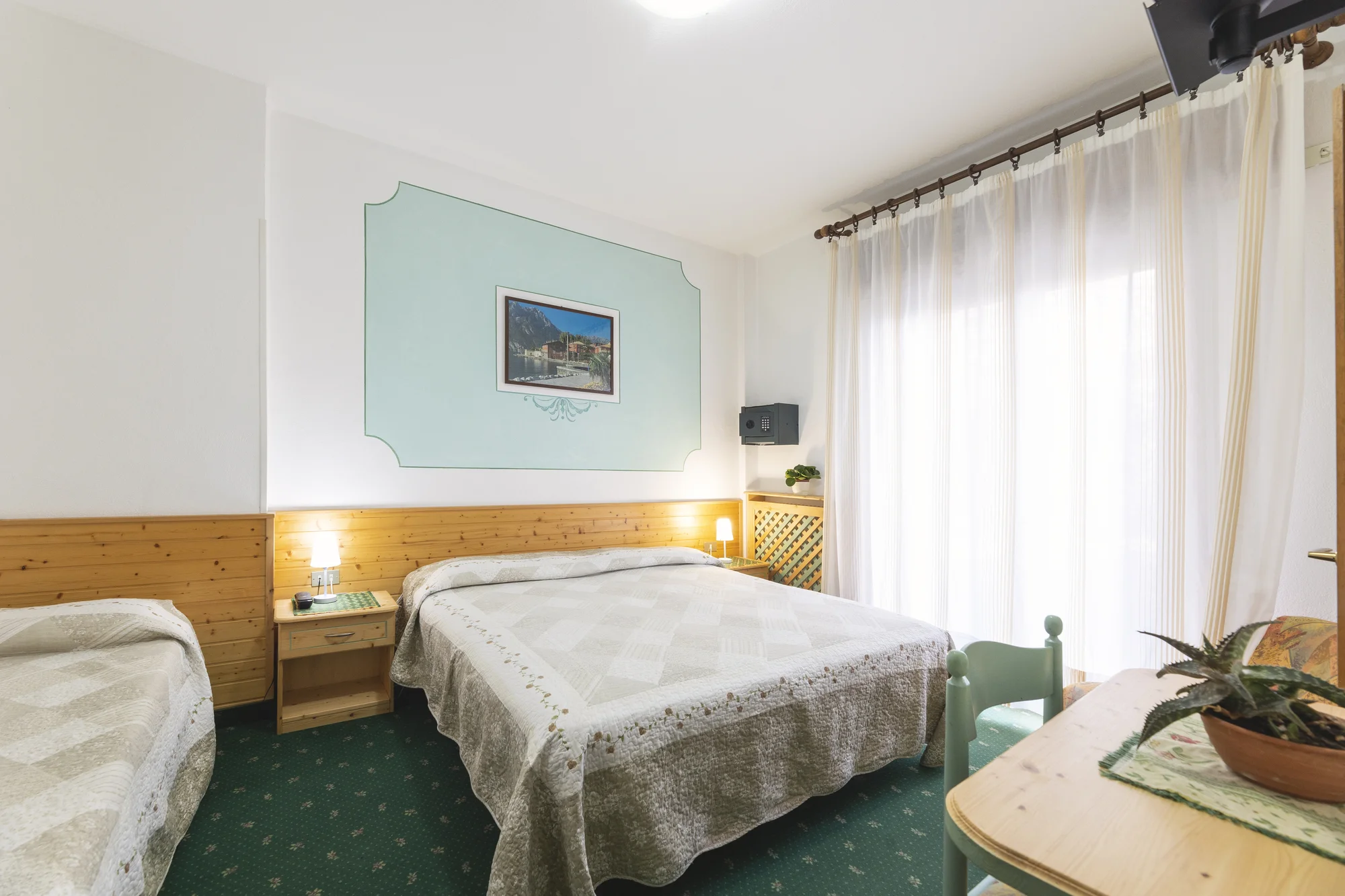 Aktivní pobyt blízko jezera Molveno a města Trento: polopenze, venkovní bazén i karta slev