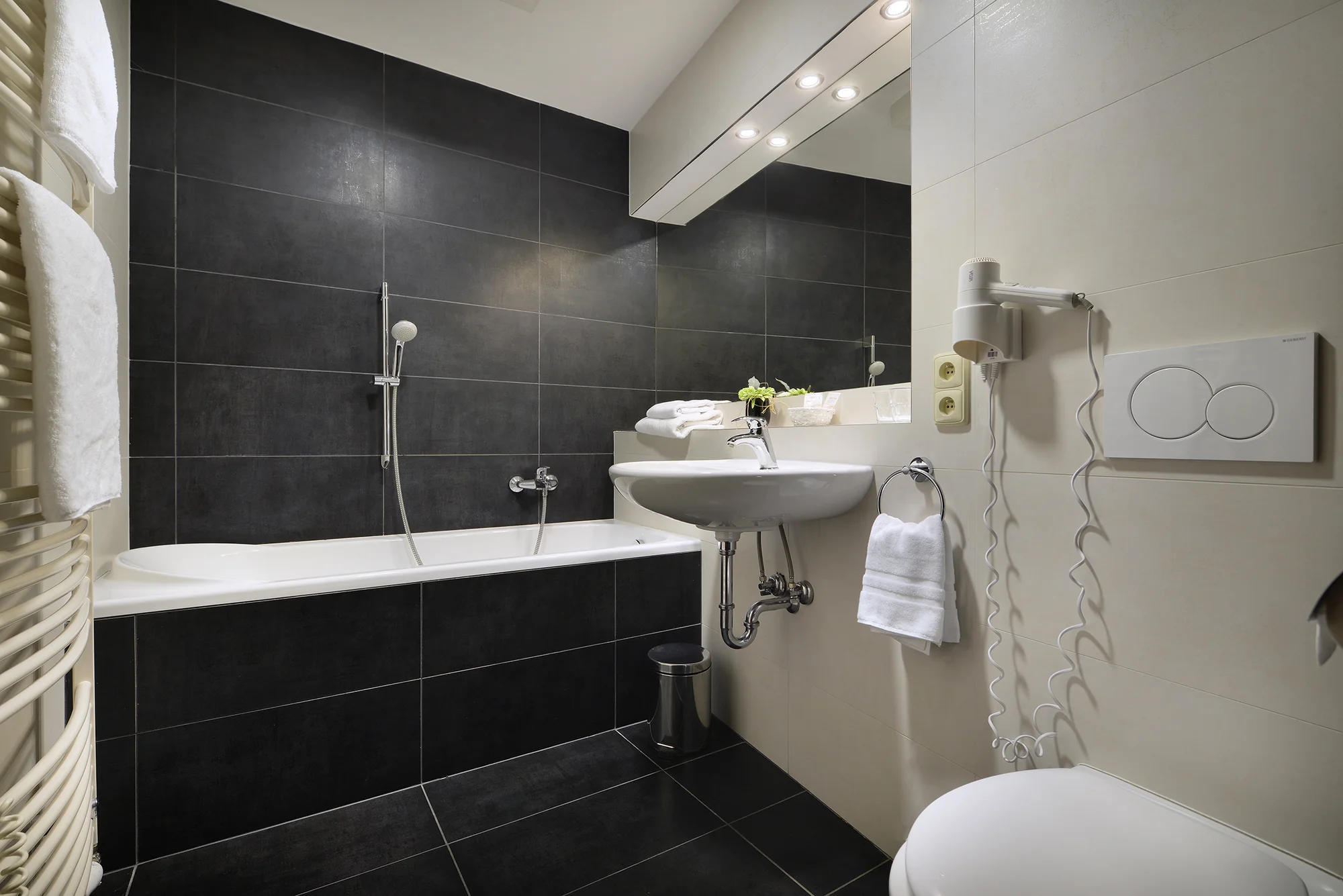 4* hotel v klidné části Mariánských Lázní: snídaně či polopenze, wellness i procedury