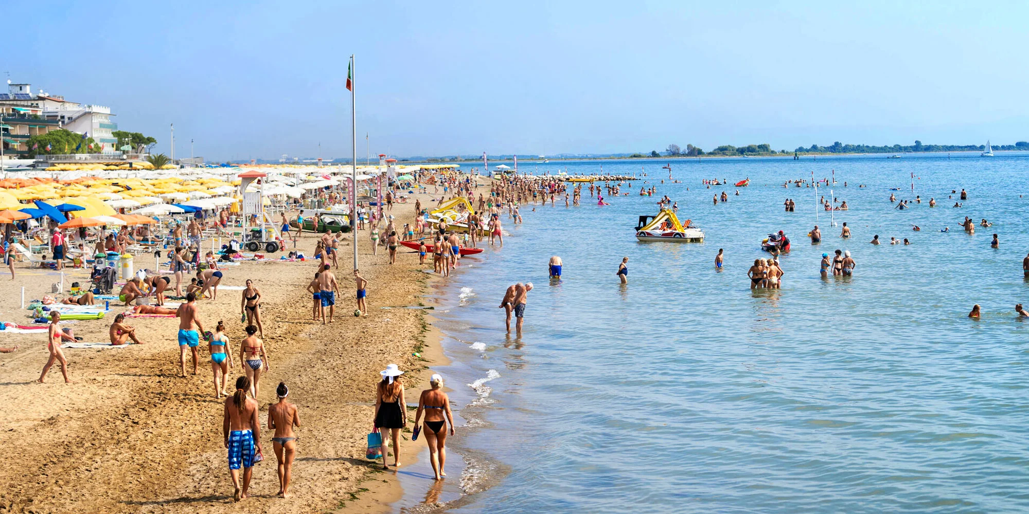 Užijte si den u moře: italské Lignano na otočku, doprava autobusem tam i zpět