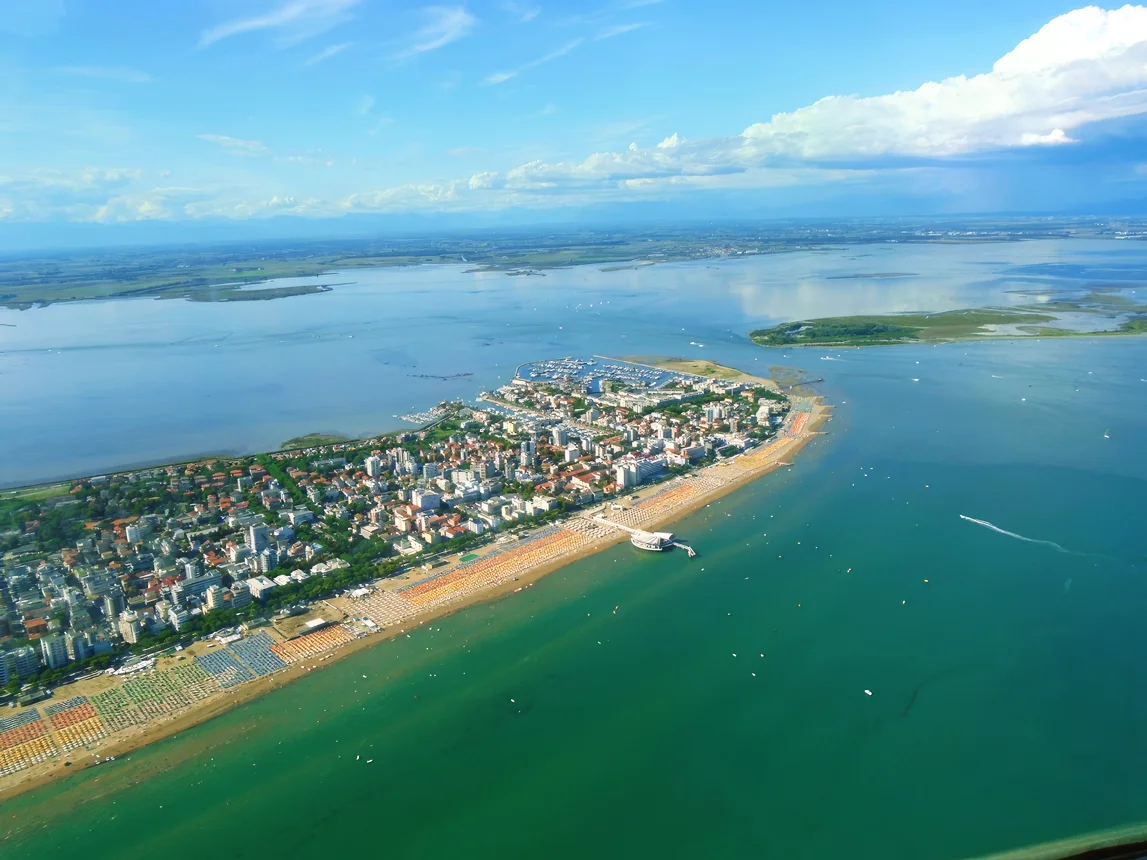 Užijte si den u moře: italské Lignano na otočku, doprava autobusem tam i zpět