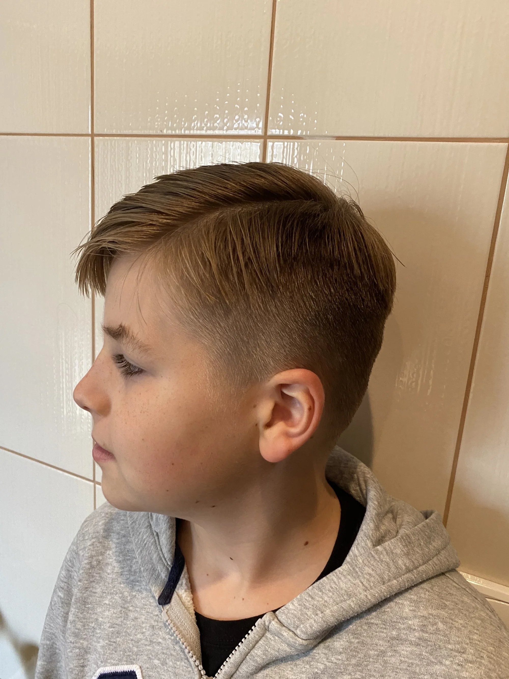 Pánský kompletní střih s foukanou i závěrečným stylingem v salonu na Vinohradech