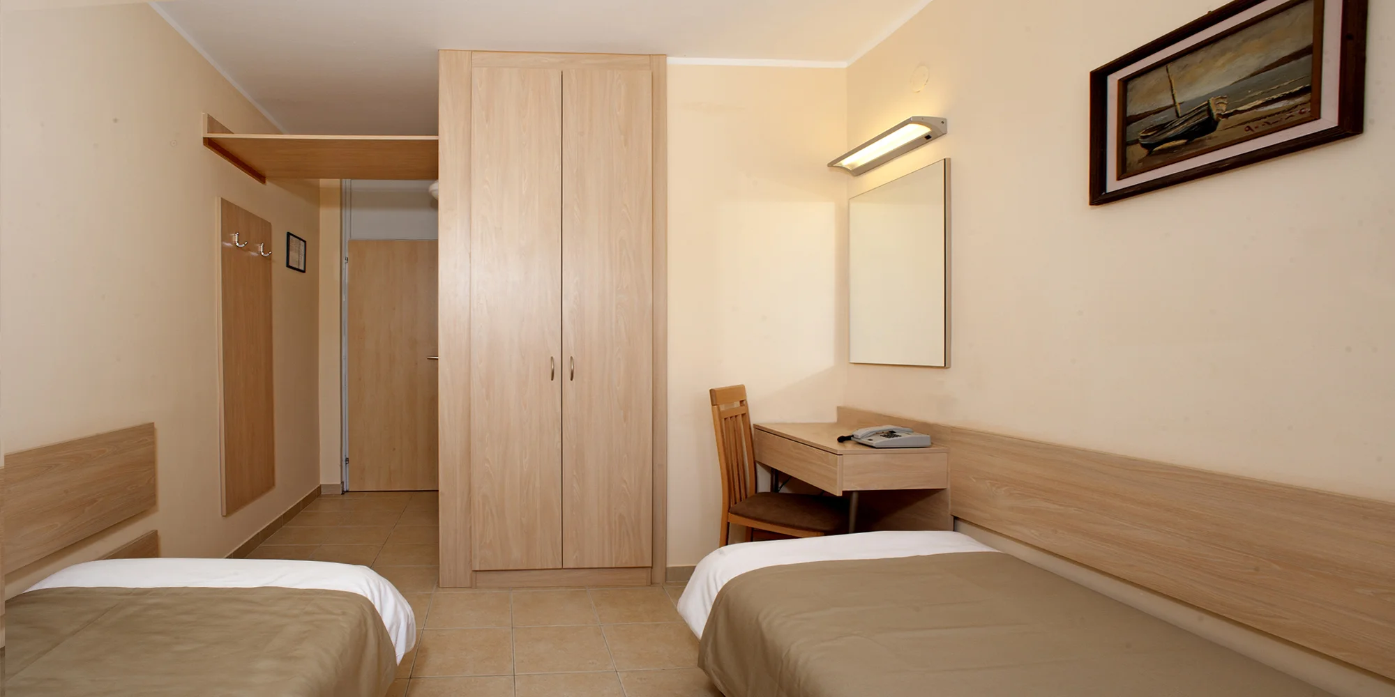 Dovolená v chorvatské Poreči: hotel s vlastní pláží a bazénem, polopenze či plná penze