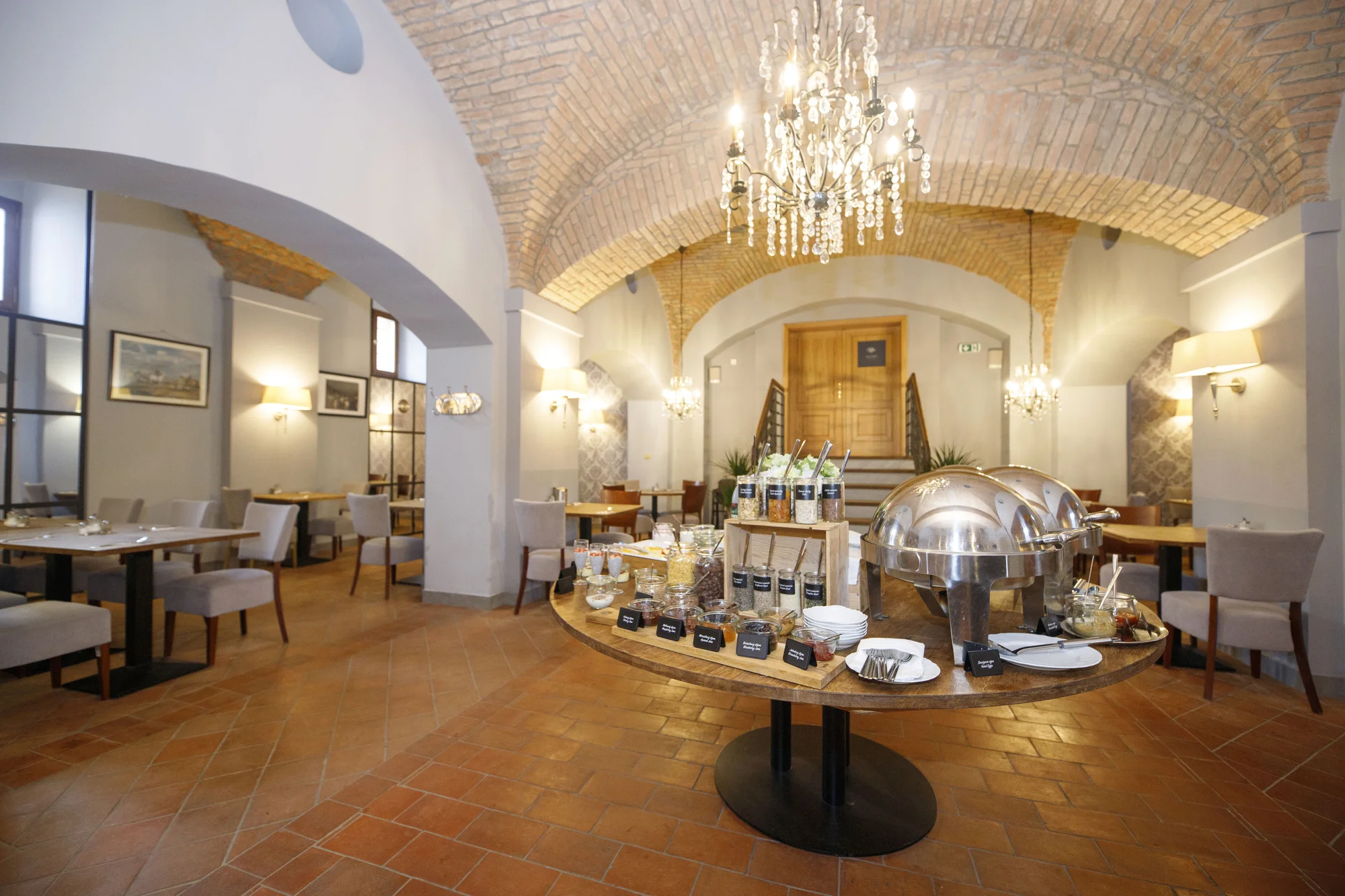 Zámecký hotel 15 km od Prahy: luxusní pokoje, snídaně i večeře a vstupenky na výstavy