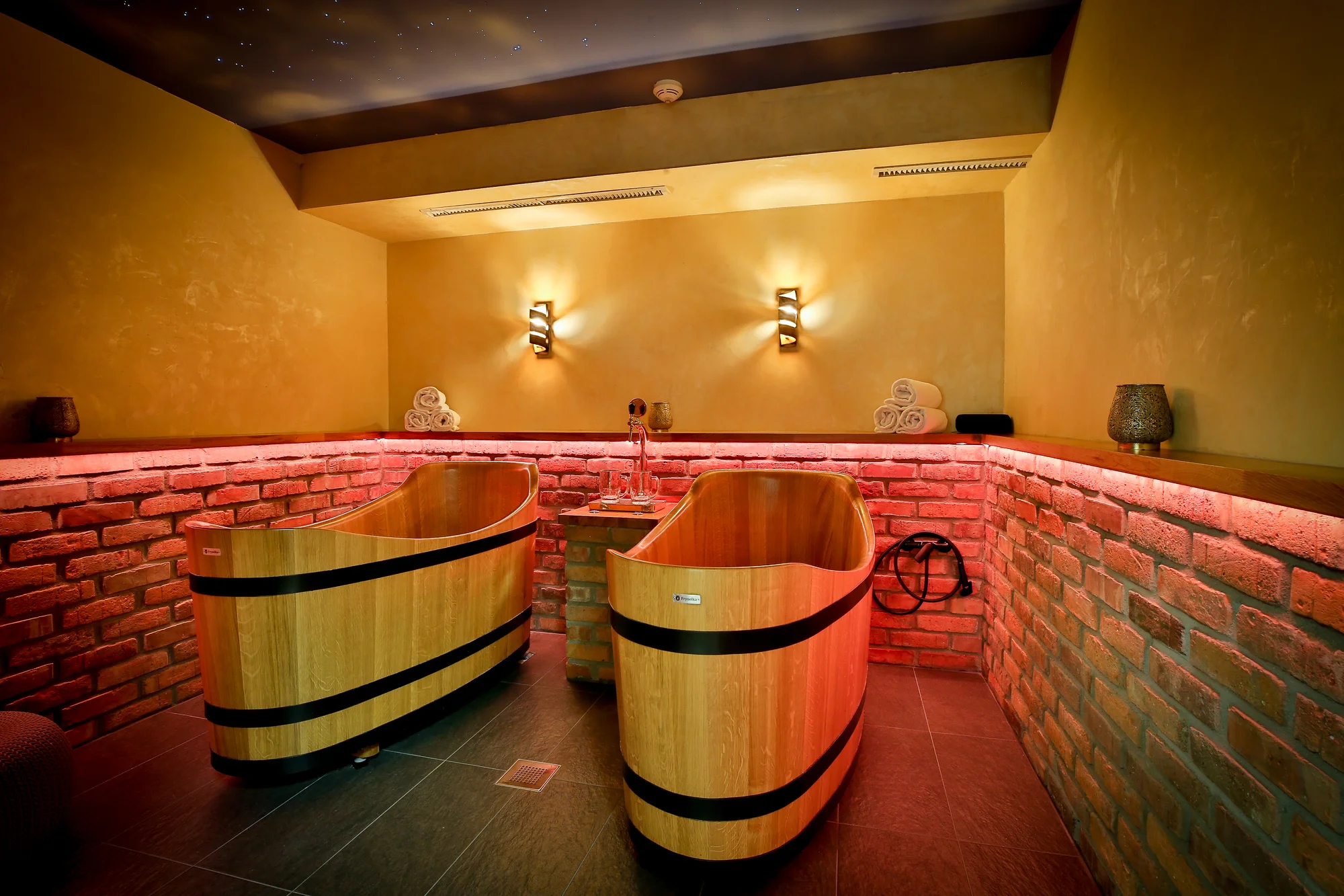 90 minut wellness v historickém Táboře: pivní lázeň, sauna a neomezená konzumace piva pro dva