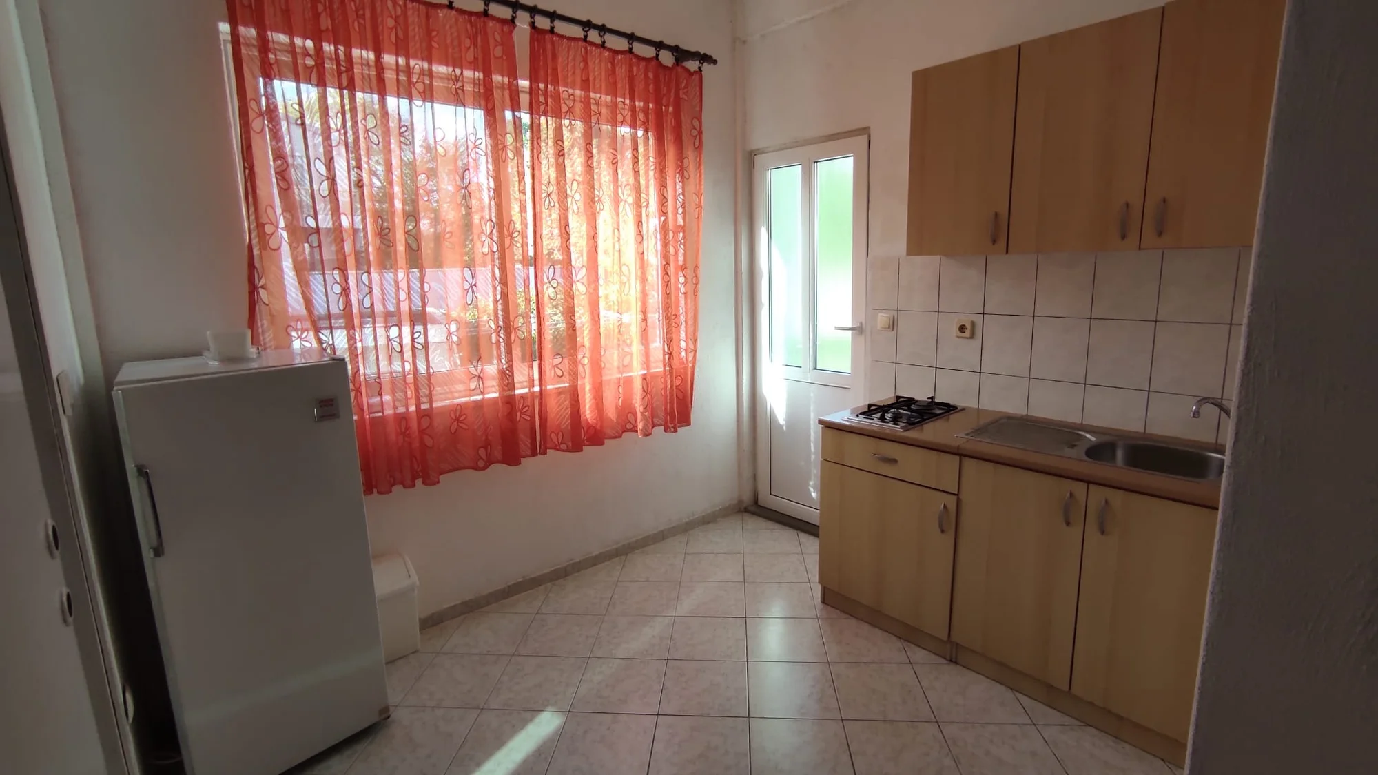 Letní pobyt na 7 nocí plný koupaček v moři: apartmány 9 min chůzí od pláže, 30 min autem od Splitu