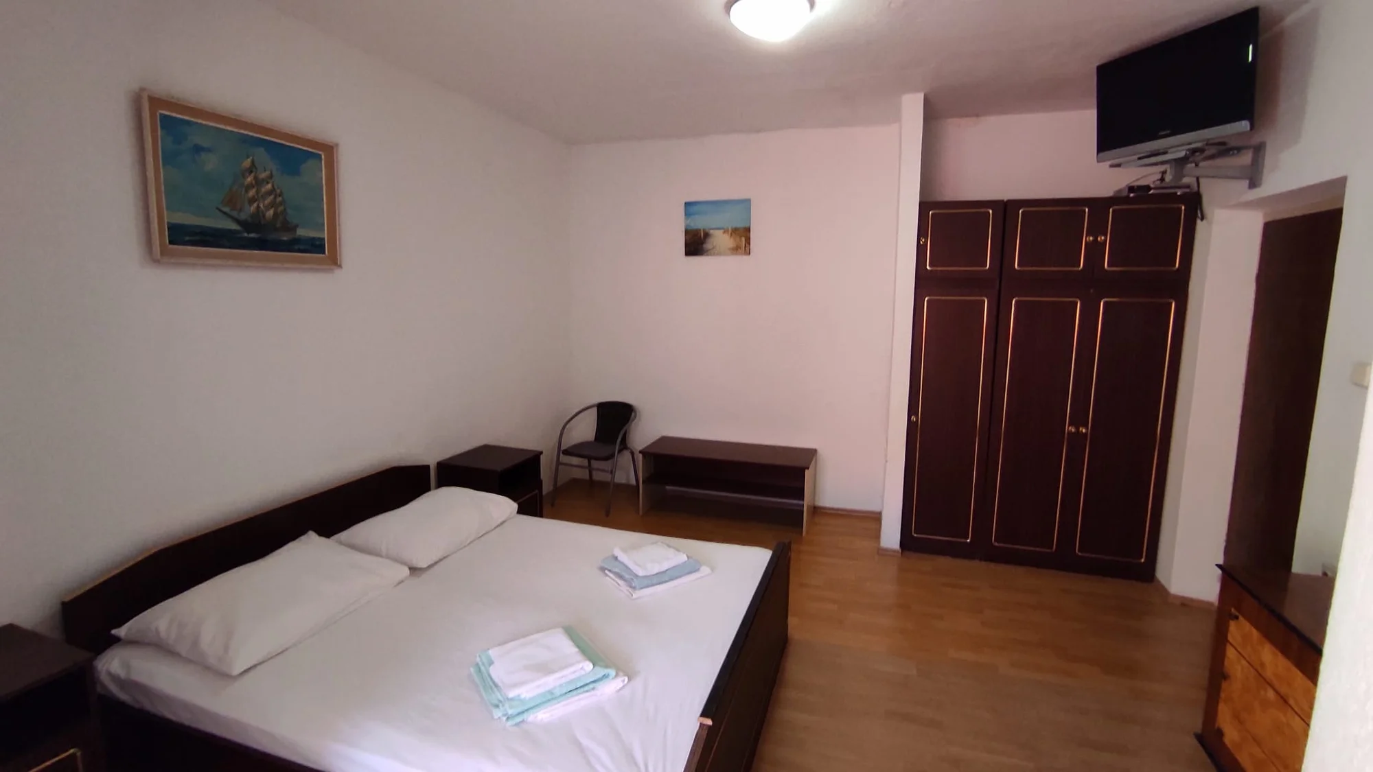 Letní pobyt na 7 nocí plný koupaček v moři: apartmány 9 min chůzí od pláže, 30 min autem od Splitu