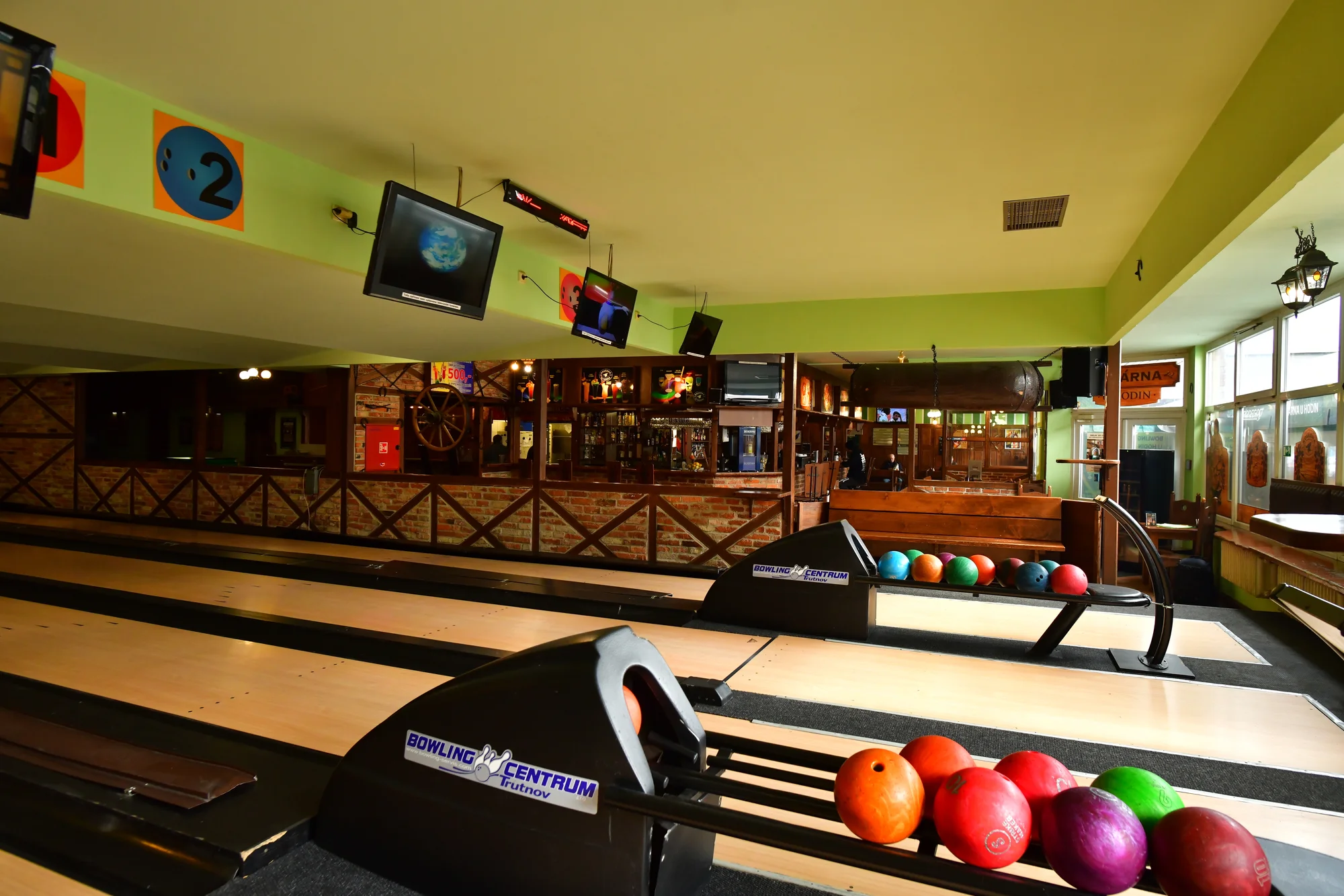 Masové koryto s přílohami pro 2–6 osob i s hodinou bowlingu