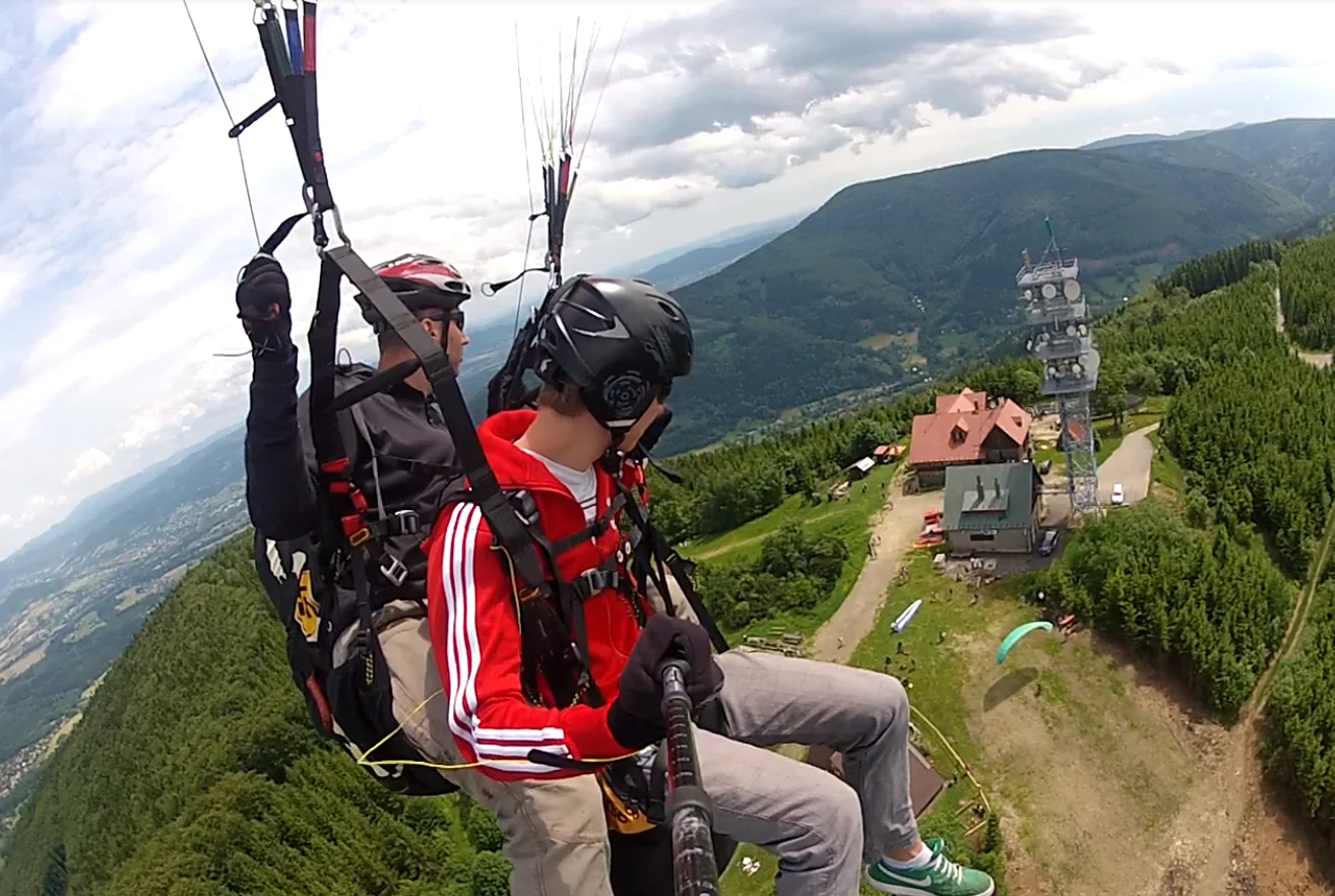 Vyleťte až do oblak: paraglidingový tandemový let na míru s videozáznamem letu