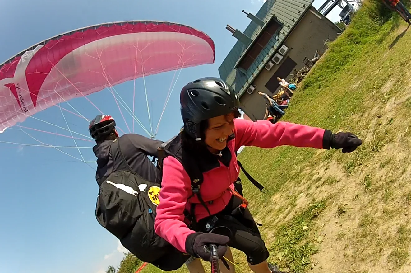 Vyleťte až do oblak: paraglidingový tandemový let na míru s videozáznamem letu