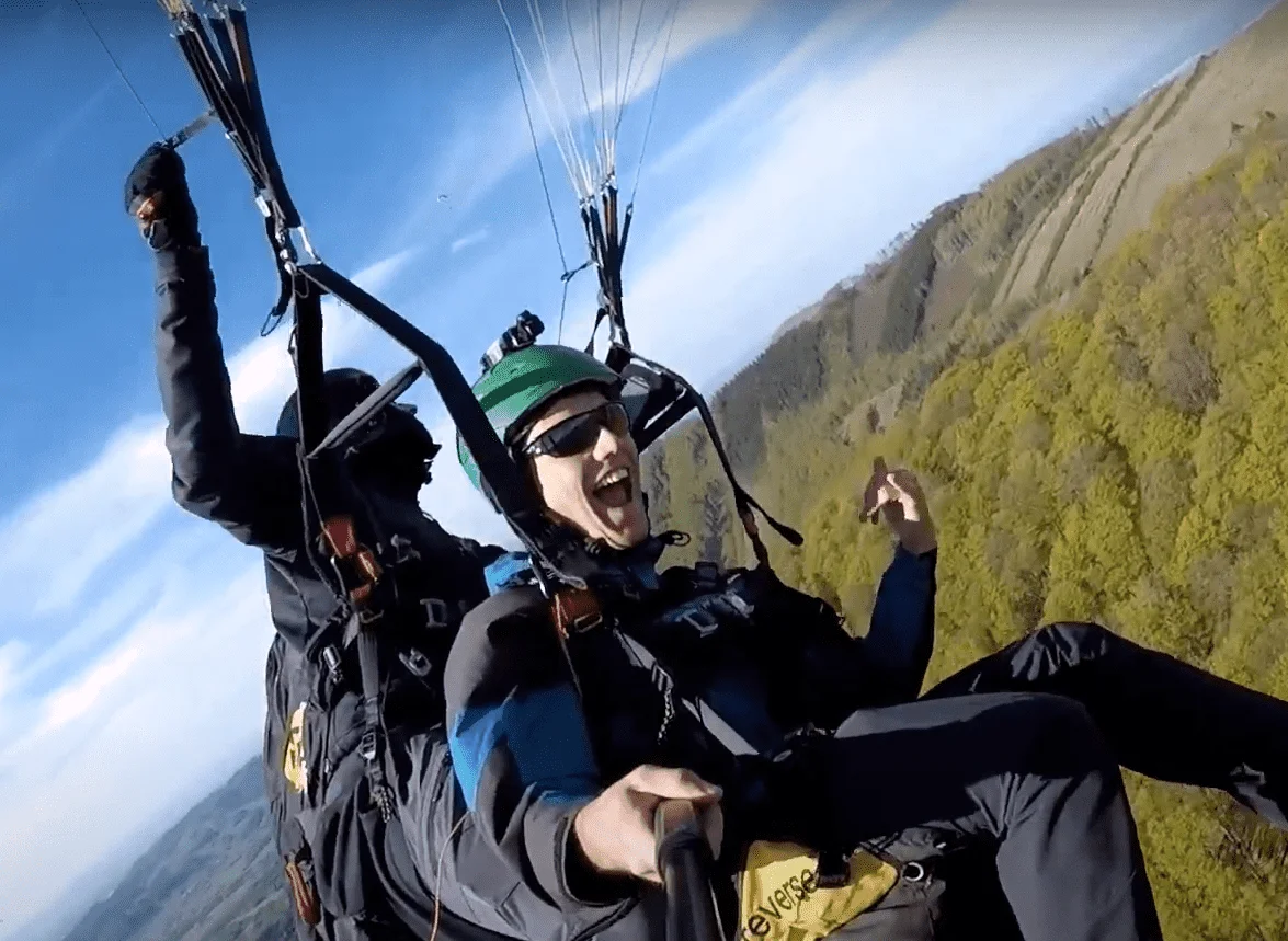 Vyleťte až do oblak: paraglidingový tandemový let na míru s videozáznamem letu