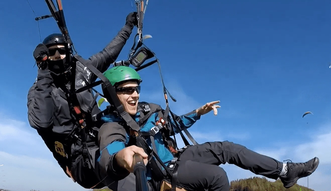 Vyleťte až do oblak: paraglidingový tandemový let na míru s videozáznamem letu