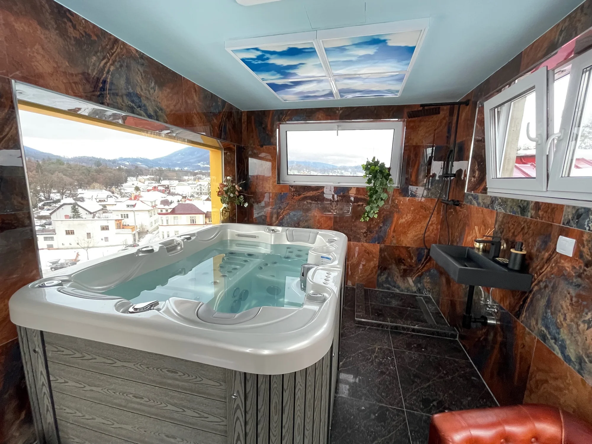 Pivovarský hotel v Beskydech: lesní lázně, pivní lázně, wellness na pokoji i 7. nebe na střeše