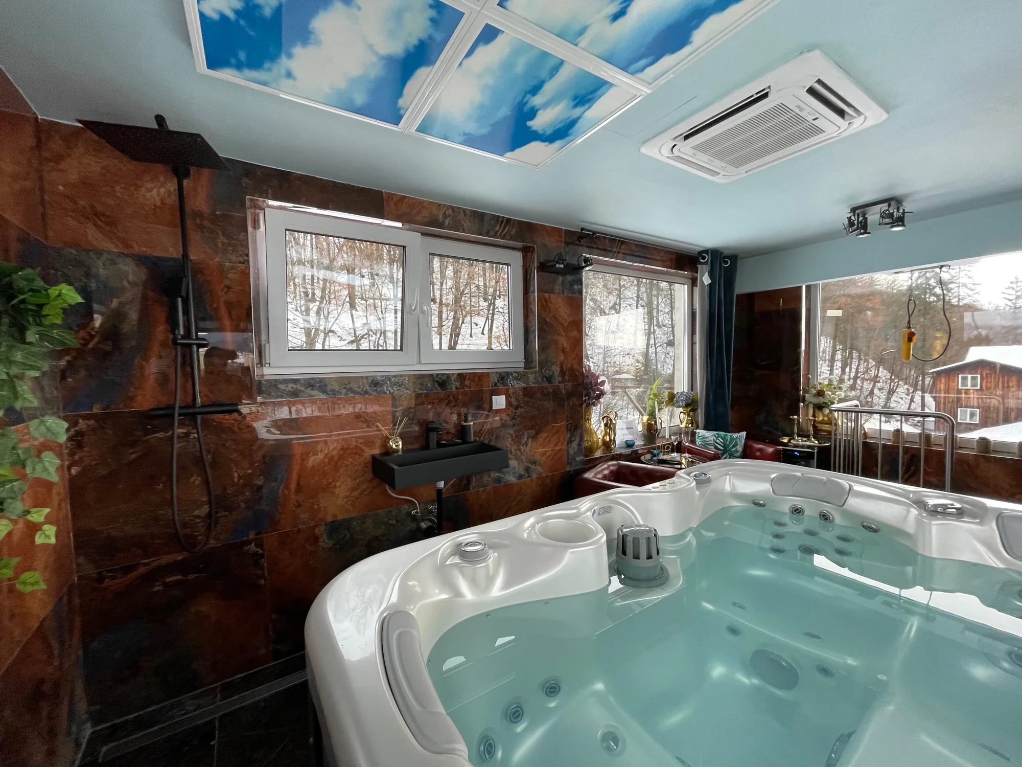 Pivovarský hotel v Beskydech: lesní lázně, pivní lázně, wellness na pokoji i 7. nebe na střeše