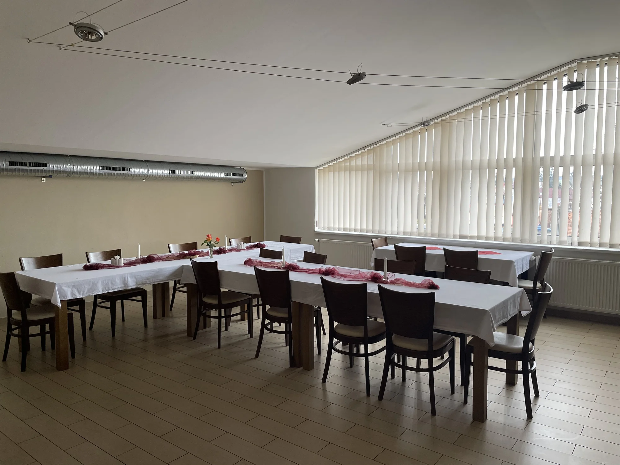 2 hod. bowlingu, mix řízků o váze 600 g, cibulové kroužky a další přílohy až pro 6 osob