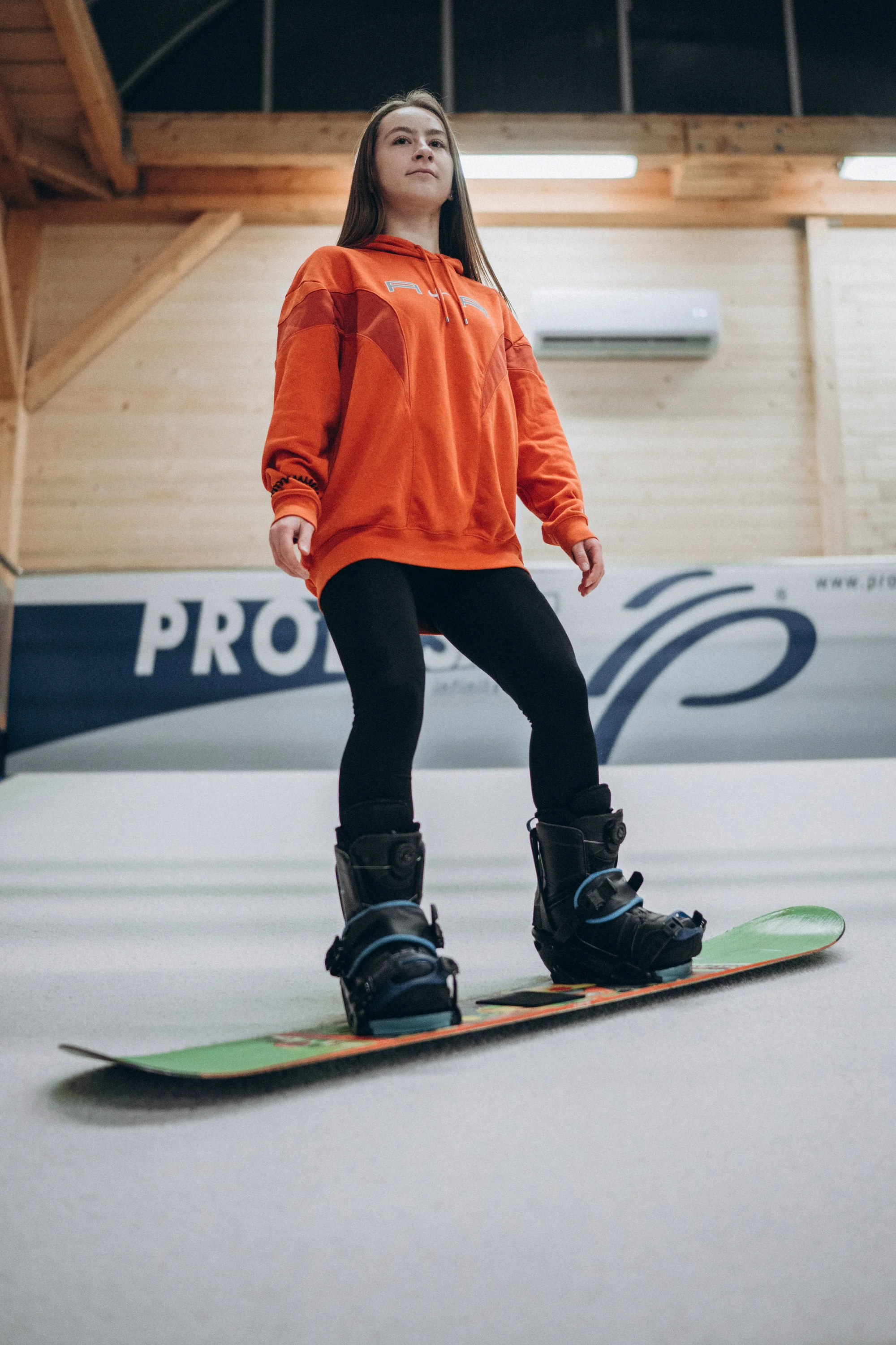 Celoroční zábava na lyžích i snowboardu: hodinový kurz na simulátoru vč. vybavení