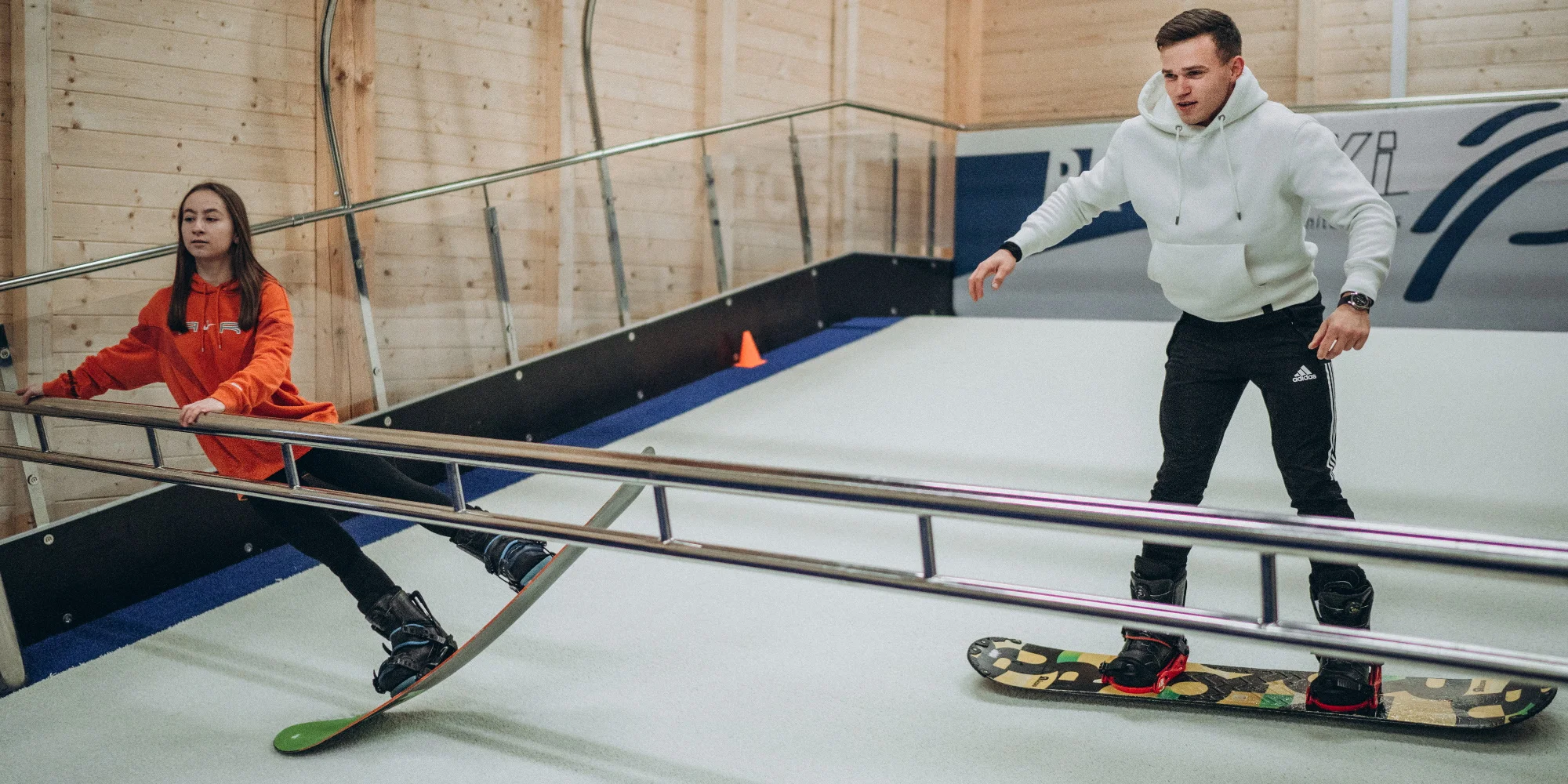 60min. kurz na simulátoru: lyže i snowboard vč. výbavy