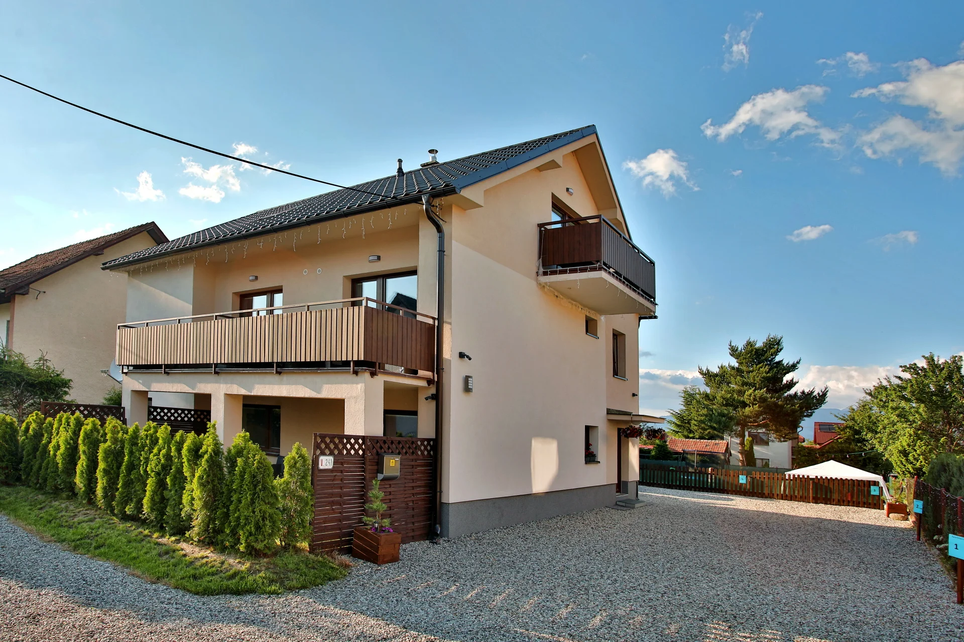 Pohodový pobyt u Liptovského Mikuláše pro pár i rodinu: vybavené moderní apartmány s kuchyňkou