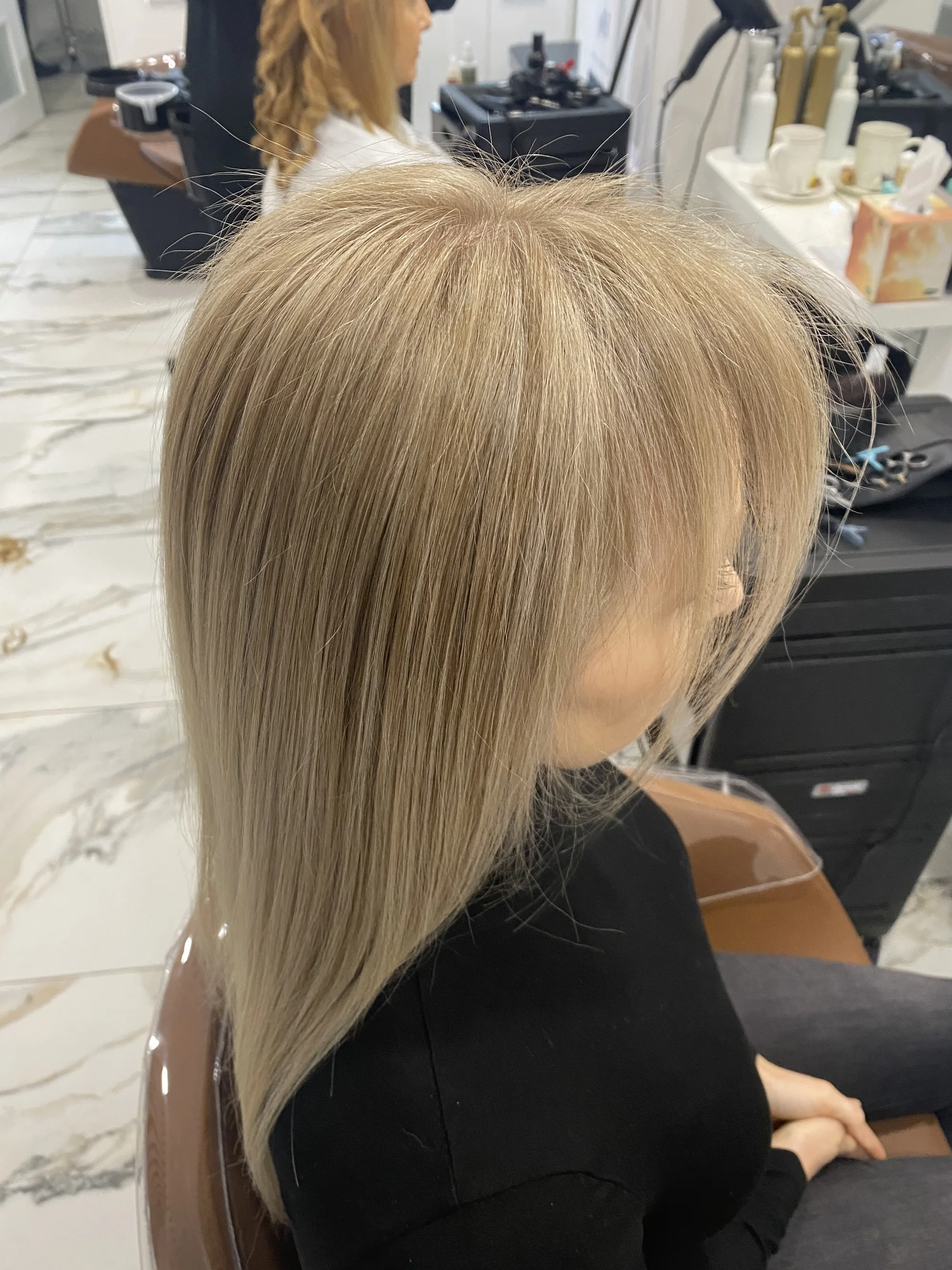 Dámský střih, melír, balayage i barvení přírodní barvou v salonu na Vinohradech