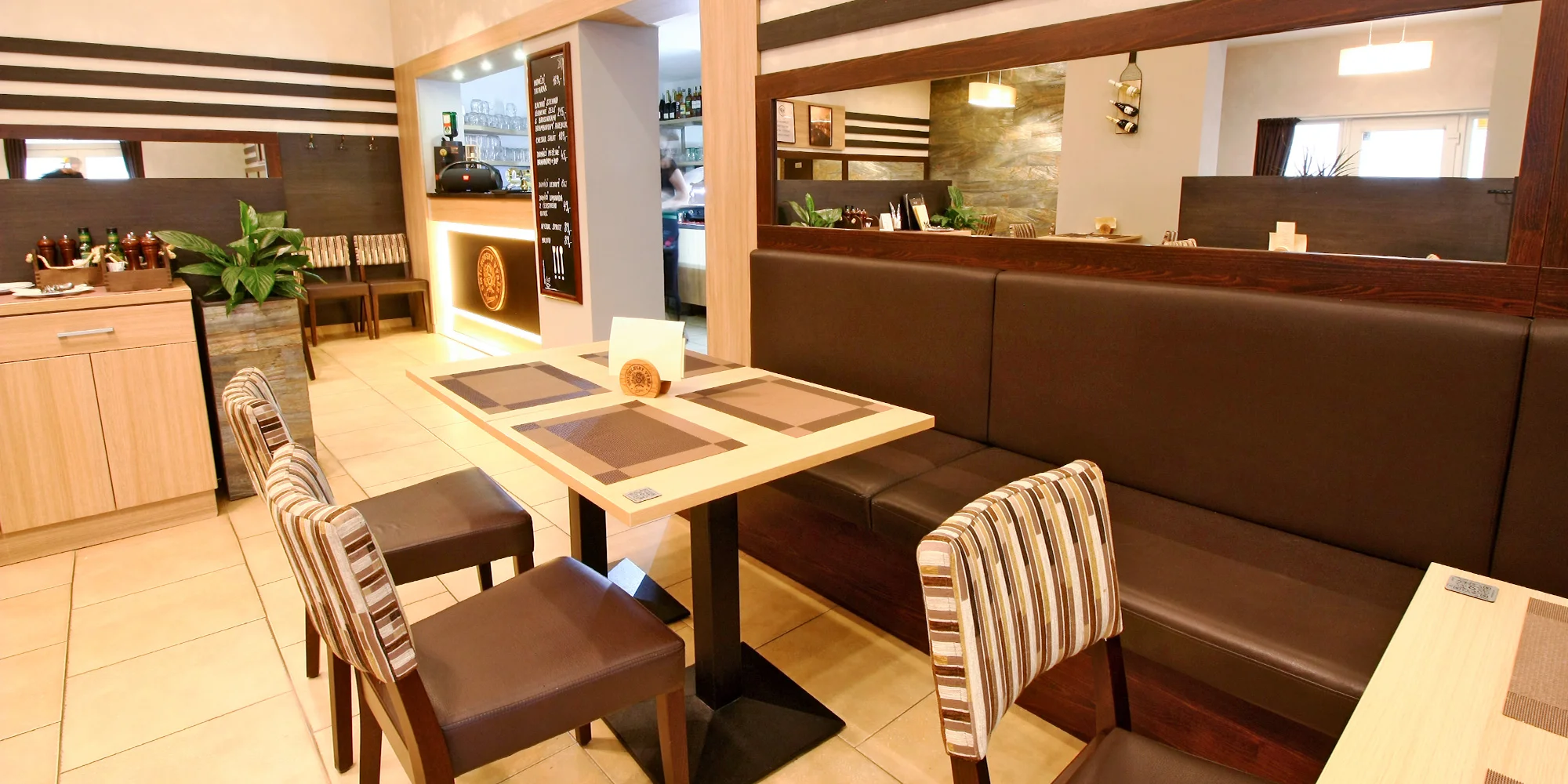 Burger menu pro jednoho i pro dva: poctivý burger s hranolky a nápojem