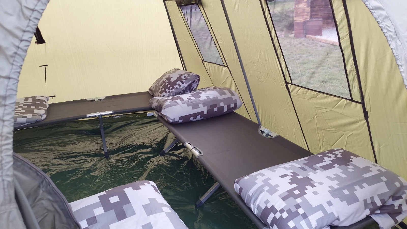 Rozlučka se svobodou či narozeninová párty v military wellness: koupací sud, paintball a spaní ve stanu