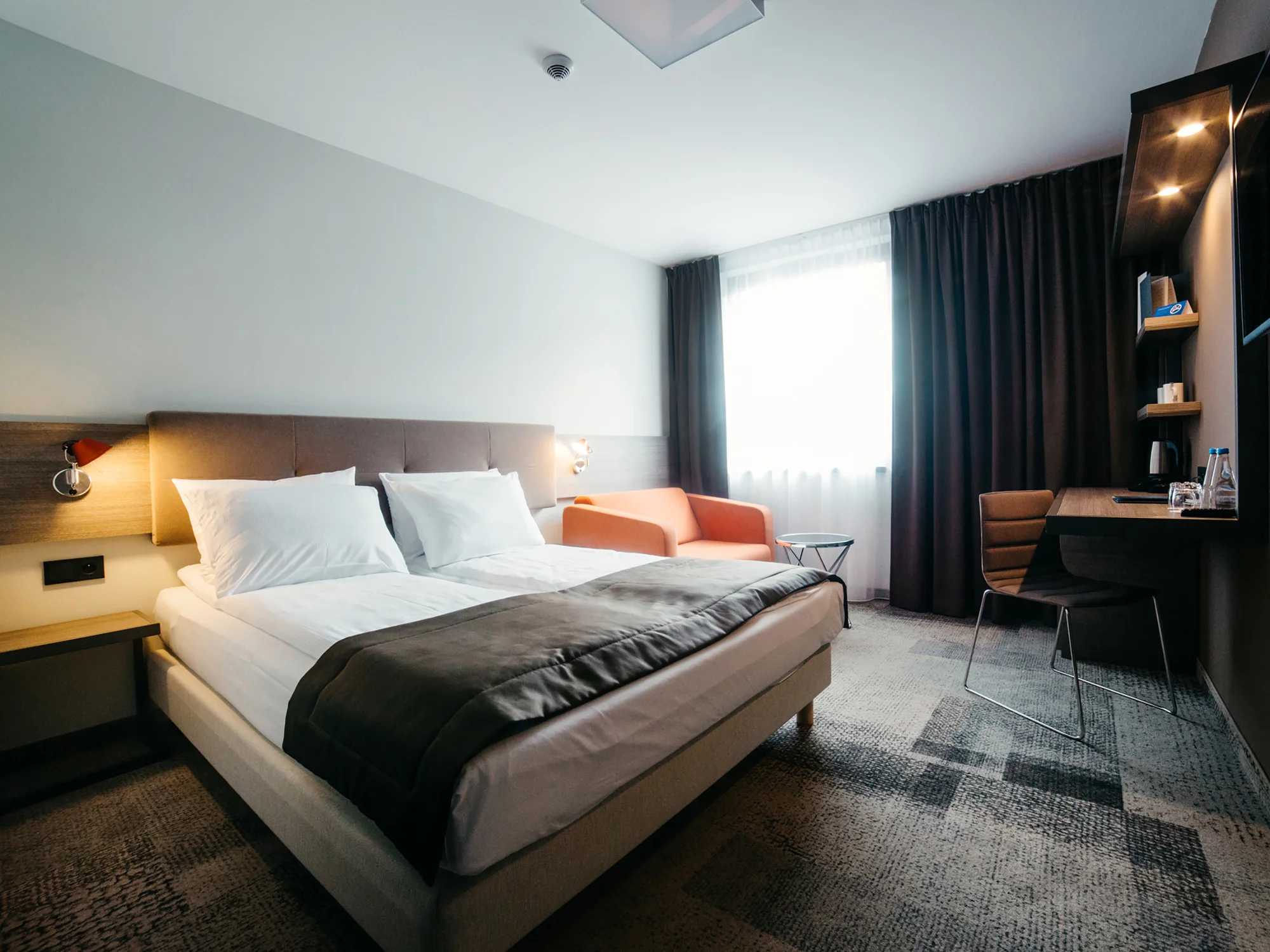 Moderní hotel v centru Katovic: bufetové snídaně a procházky městem