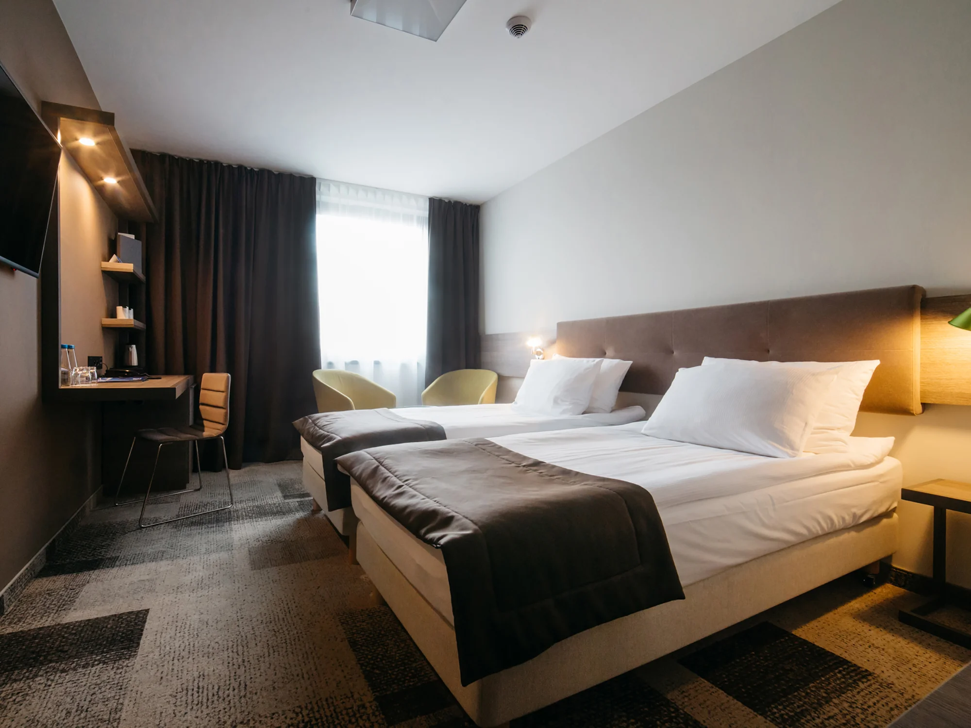 Moderní hotel v centru Katovic: bufetové snídaně a procházky městem