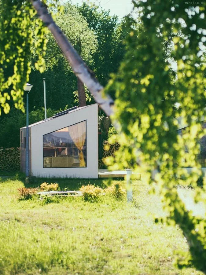 Glamping u jezera Jamno a u Baltu: snídaně, spousta aktivit i domky s vlastním wellness