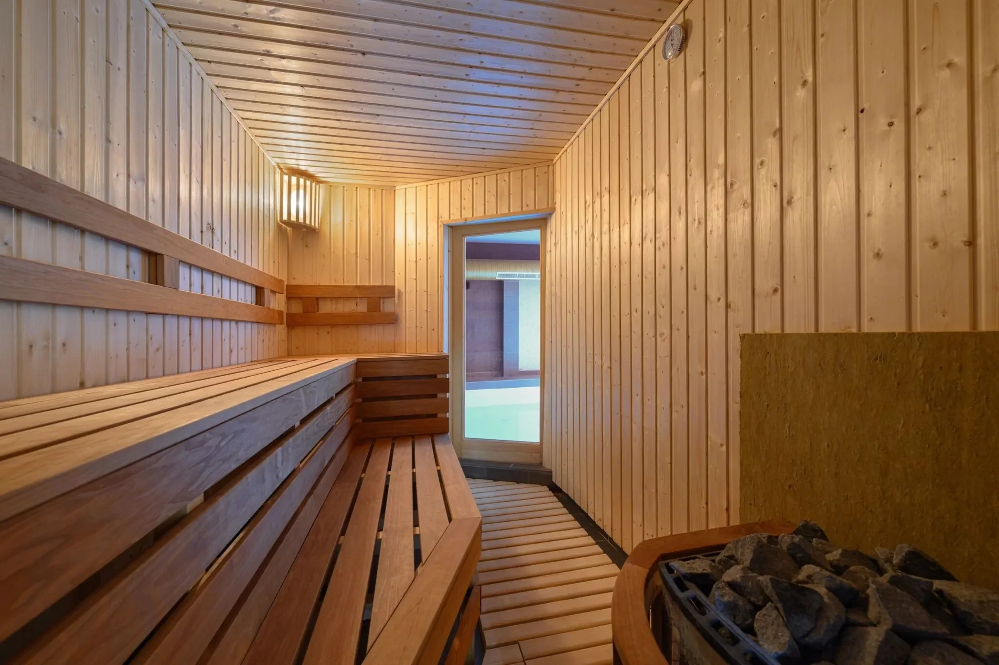 Pobyt ve 4* hotelu 200 m od největších termálů v Evropě: polopenze a neomezená sauna