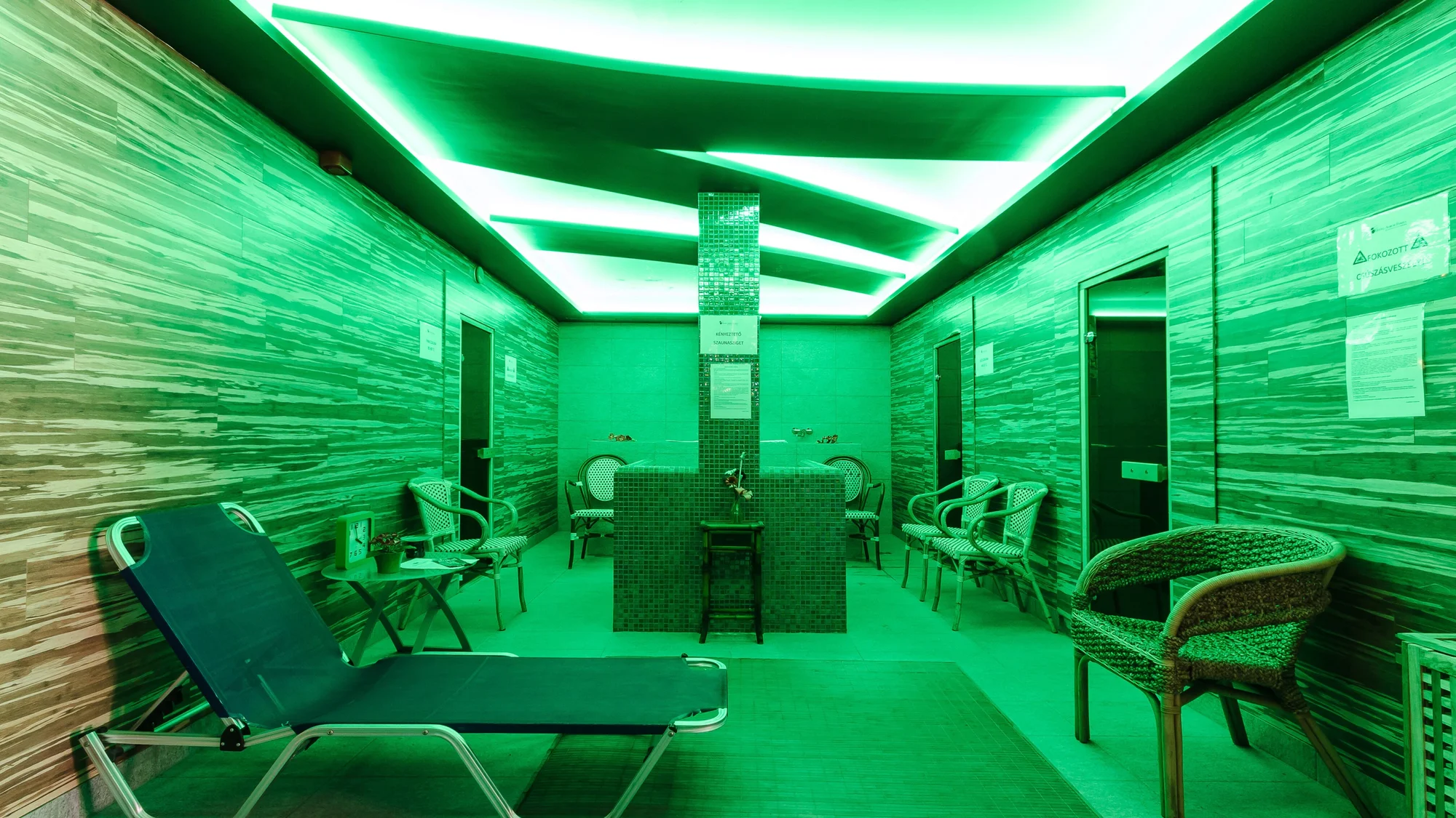 Pobyt ve 4* hotelu 200 m od největších termálů v Evropě: polopenze a neomezená sauna