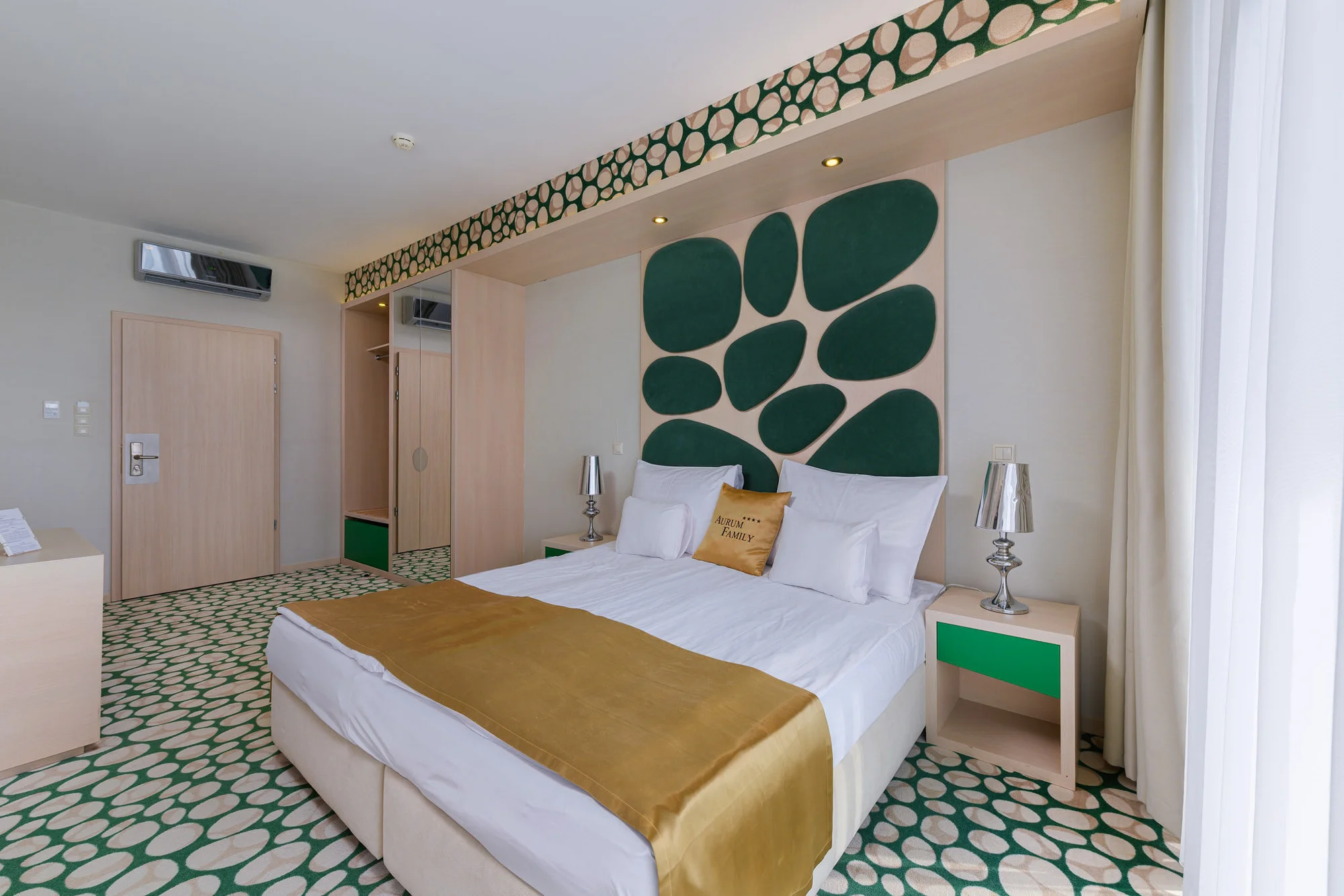 Pobyt ve 4* hotelu 200 m od největších termálů v Evropě: polopenze a neomezená sauna