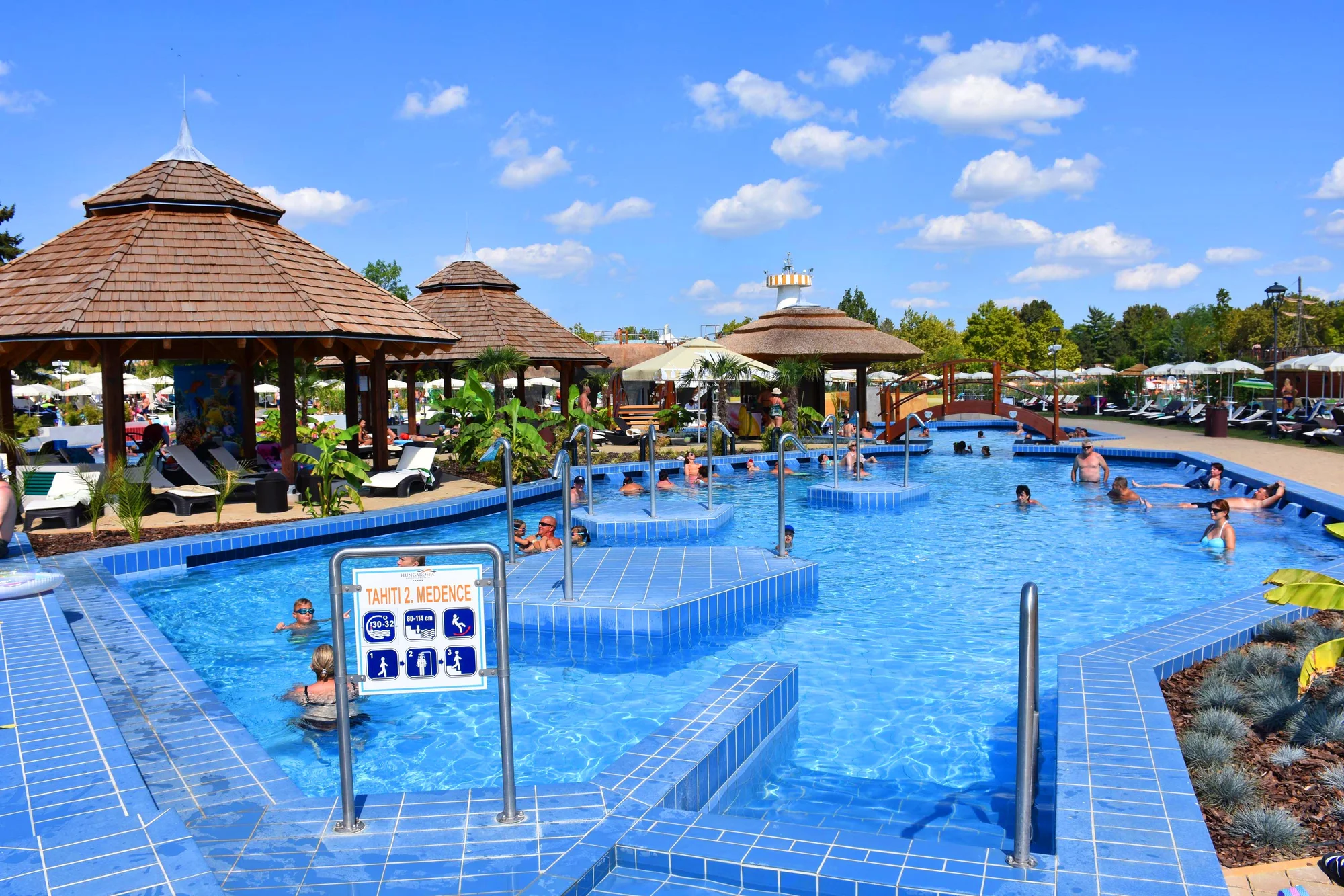 Pobyt ve 4* hotelu 200 m od největších termálů v Evropě: polopenze a neomezená sauna