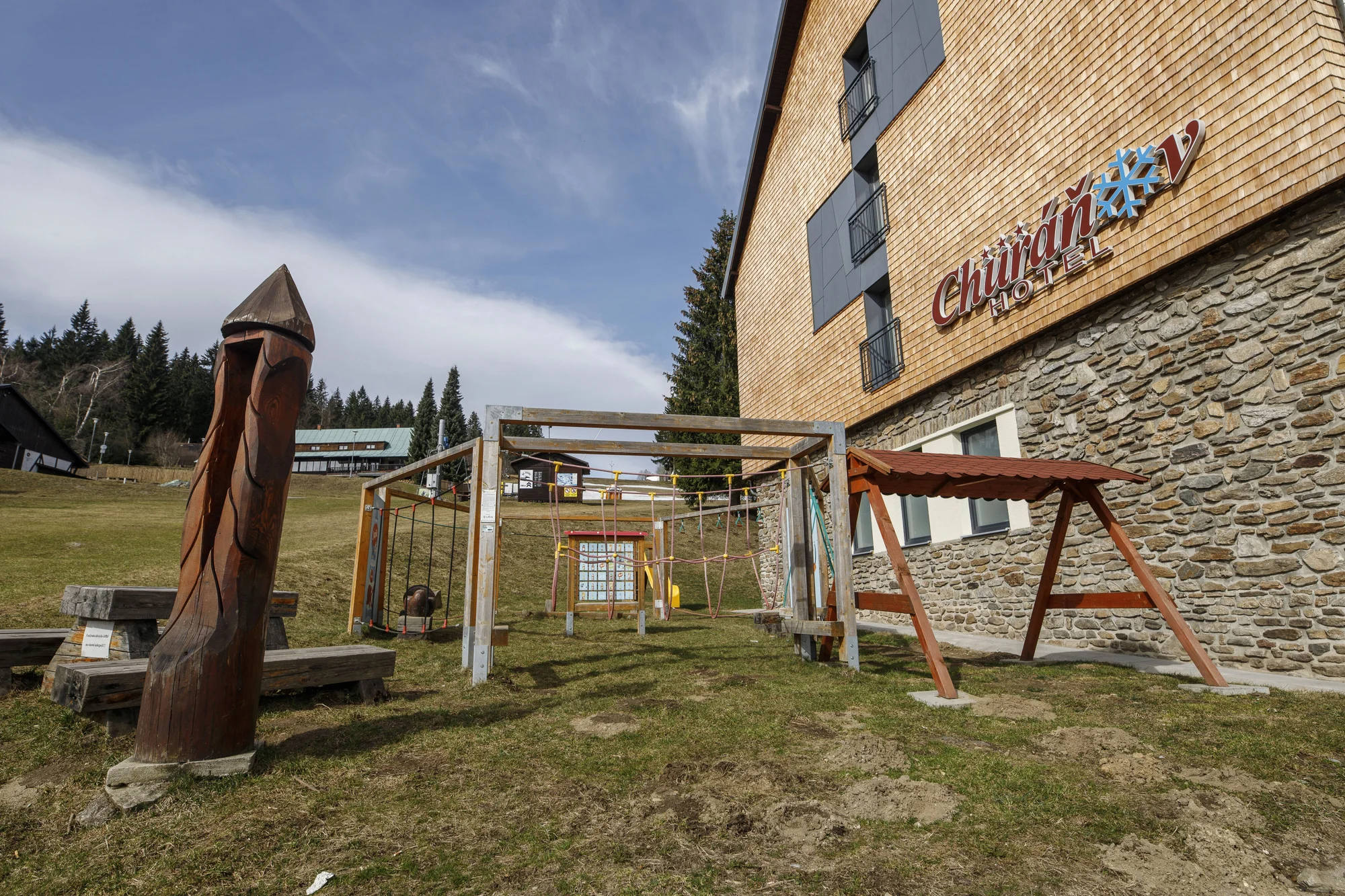 Aktivní pobyt na Šumavě: zrekonstruovaný hotel s polopenzí, wellness, sport i výlety